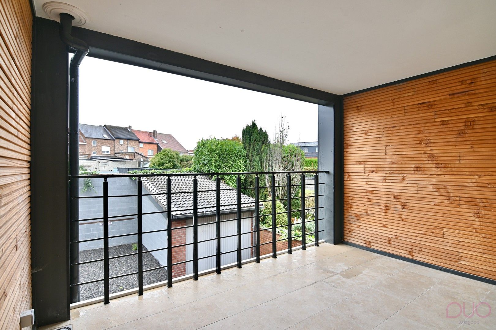 Instapklaar appartement met 3 slaapkamers, overdekt terras en staanplaats nabij het centrum van Tongeren foto 2