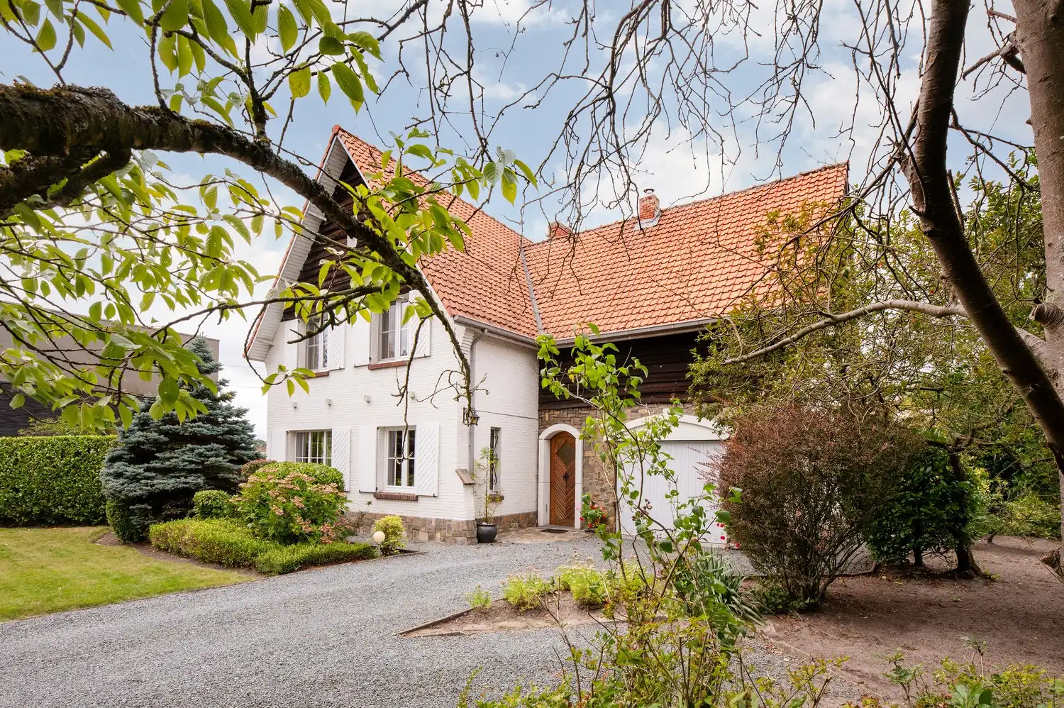 KARAKTERVOLLE WONING MET 5 SLAAPKAMERS OP 9,6 ARE OP UITSTEKENDE LOCATIE foto 2
