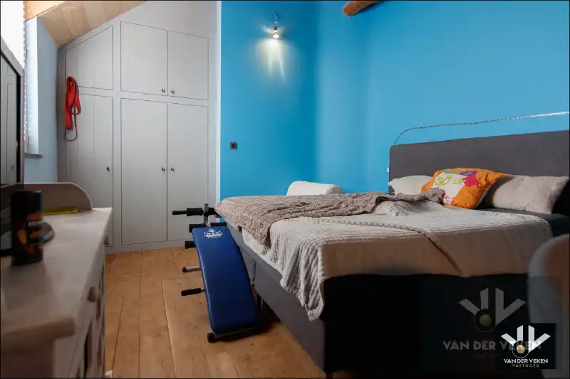 Volledig gerenoveerde, instapklare hoeve met authentieke elementen en sfeer in het hart van Haspengouw - een charmante woning én een ideale locatie om uw evenementenlocatie, B&B, kantoor, ... te vestigen! foto 22