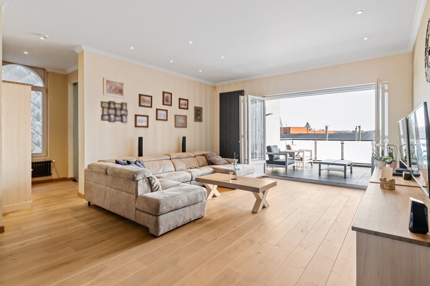 Ruime halfopen woning met 4 à 6 SLPKS, apart kantoor en een groot magazijn in Mortsel! foto 15