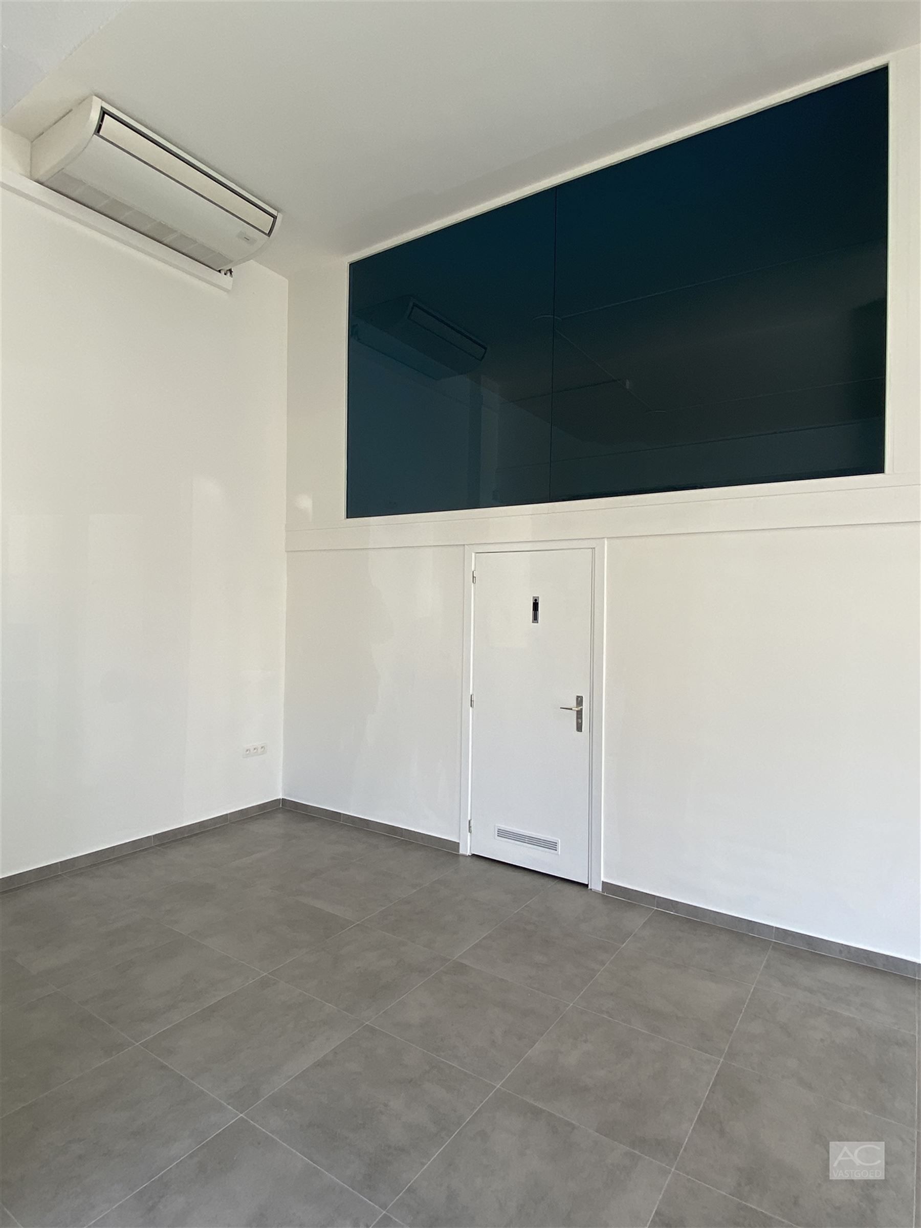 Commercieel handelspand in hartje Sint-Niklaas foto 8