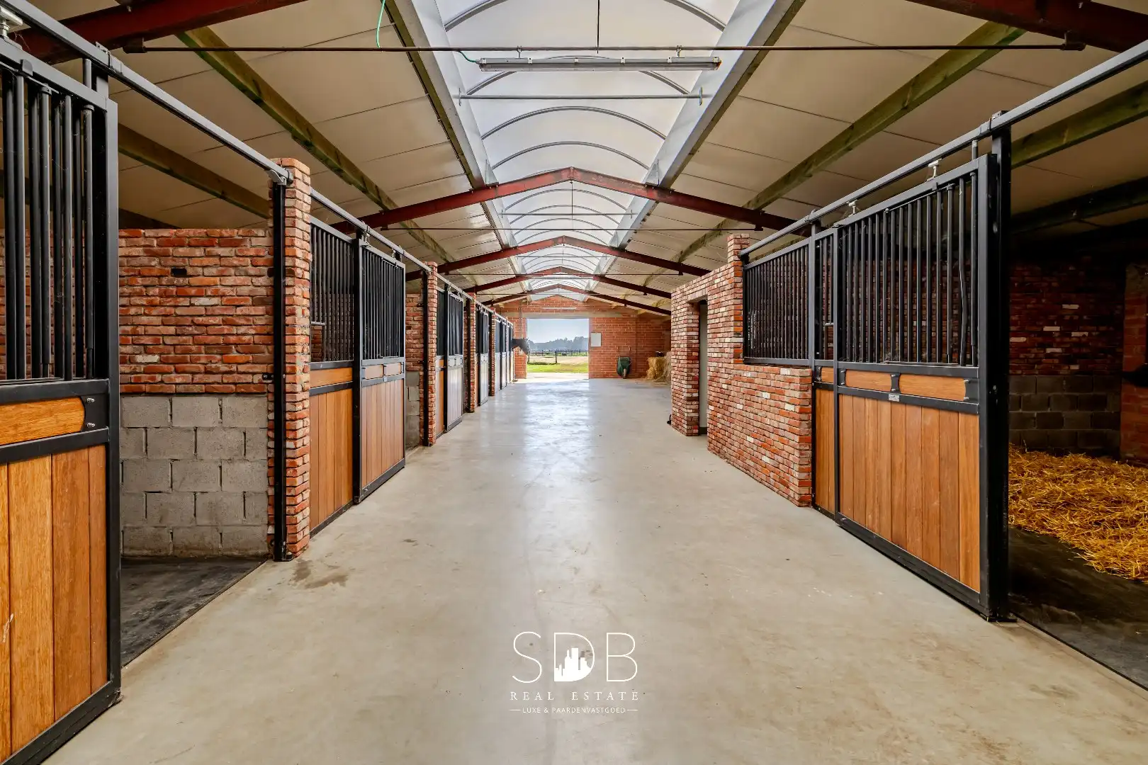 Hedendaagse woning met hippische accommodatie op 17.782m² foto 24