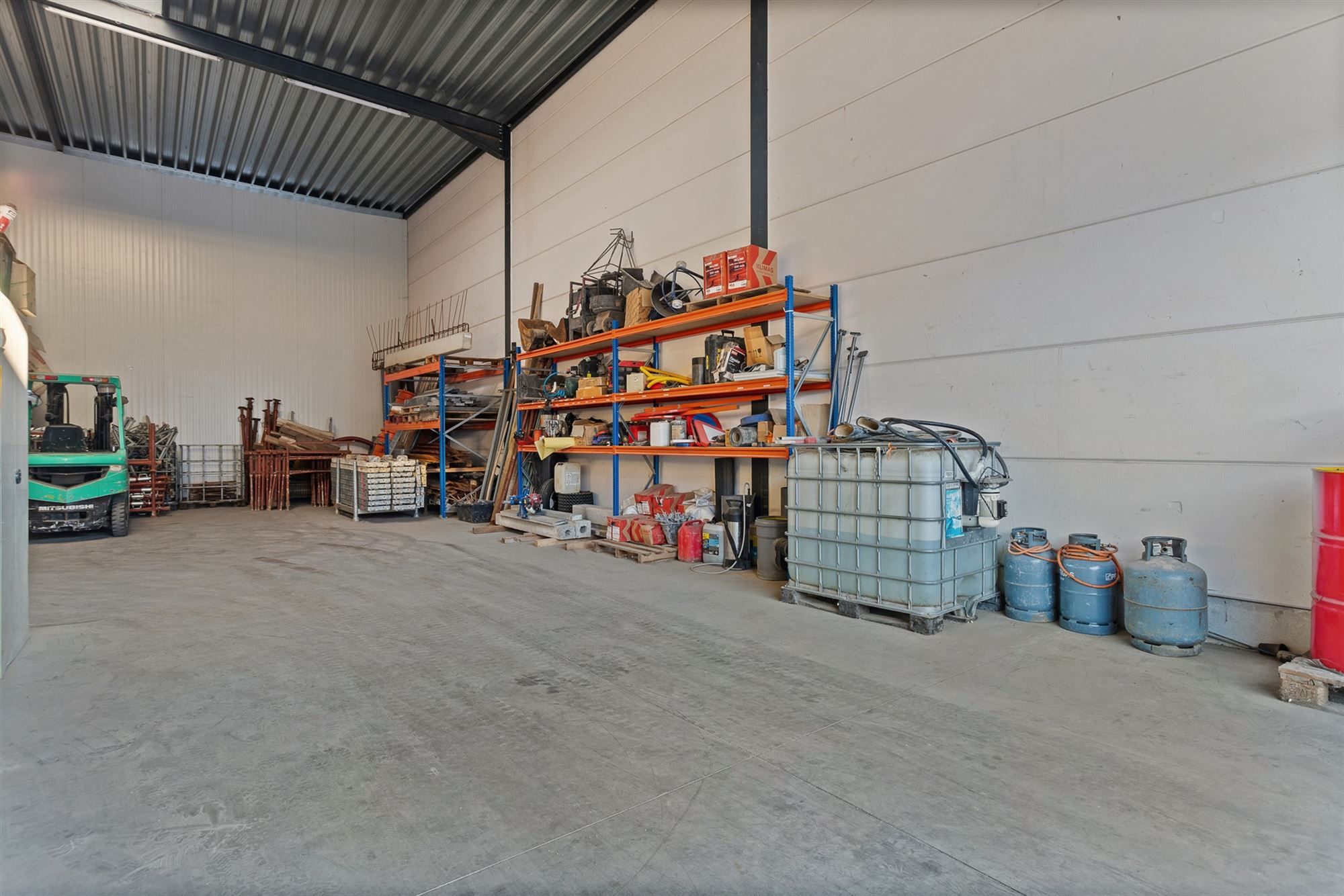 KMO-UNIT VAN 207 M2 MET BUREEL VAN 35M2 OP UITERST CENTRALE EN SNEL TOEGANKELIJKE LOCATIE TE HAM foto 7