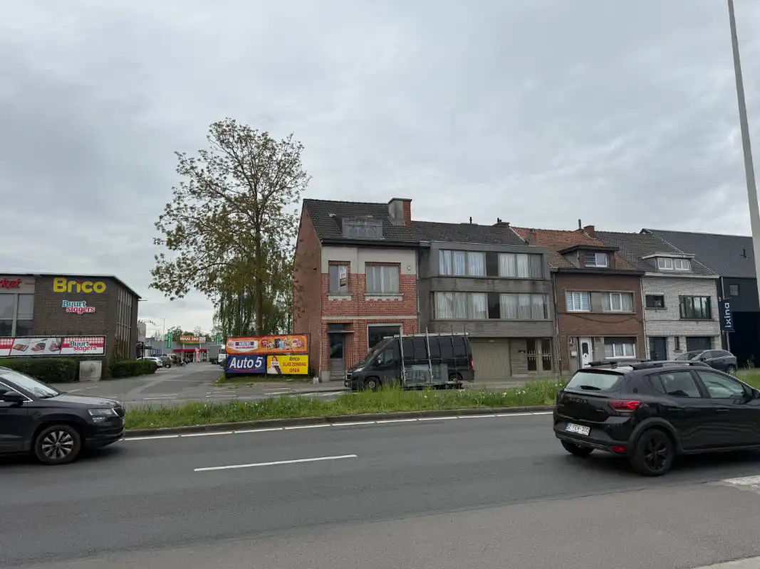 Hoofdfoto van de publicatie: Gezellig appartement met commercieel gelijkvloers op toplocatie nabij centrum Dendermonde.