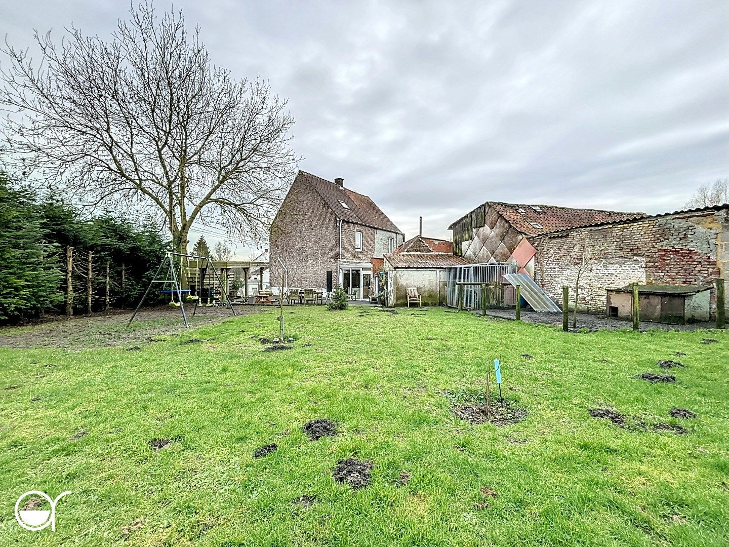 Half open bebouwing met 3 slaapkamers en grote tuin foto 26