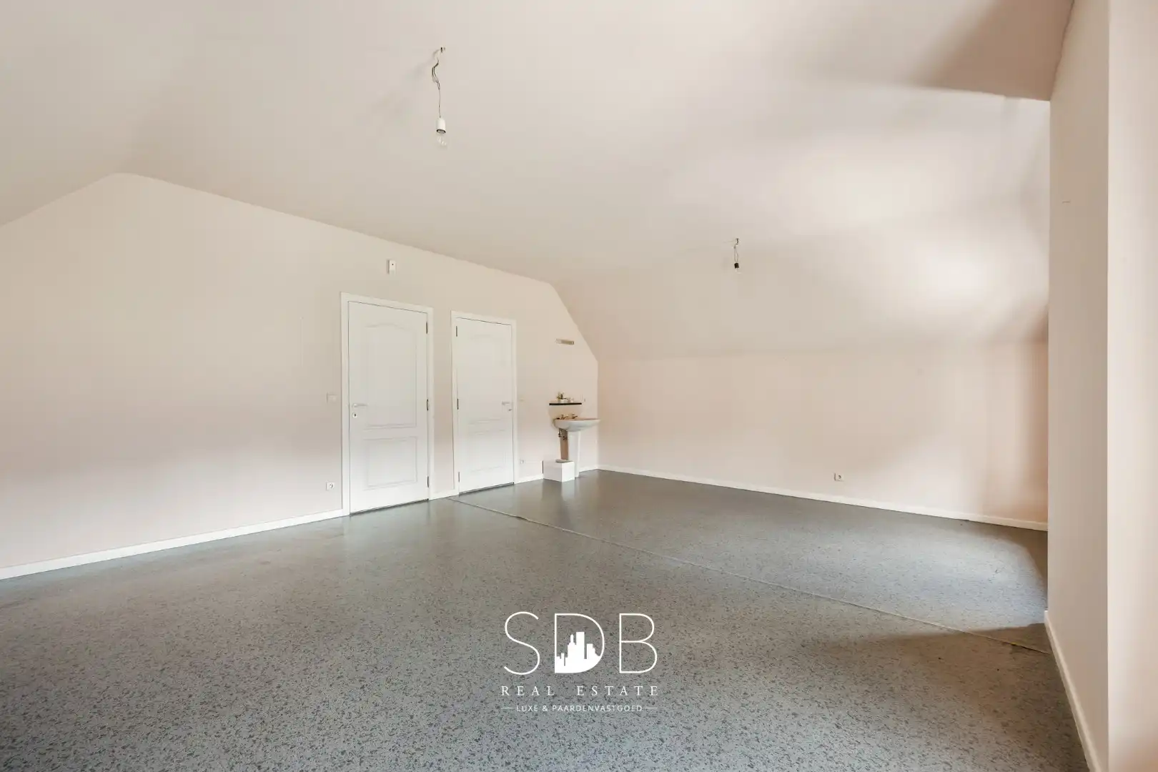 Hedendaagse villa met gezinstuin en graslanden op 7.496m² foto 23