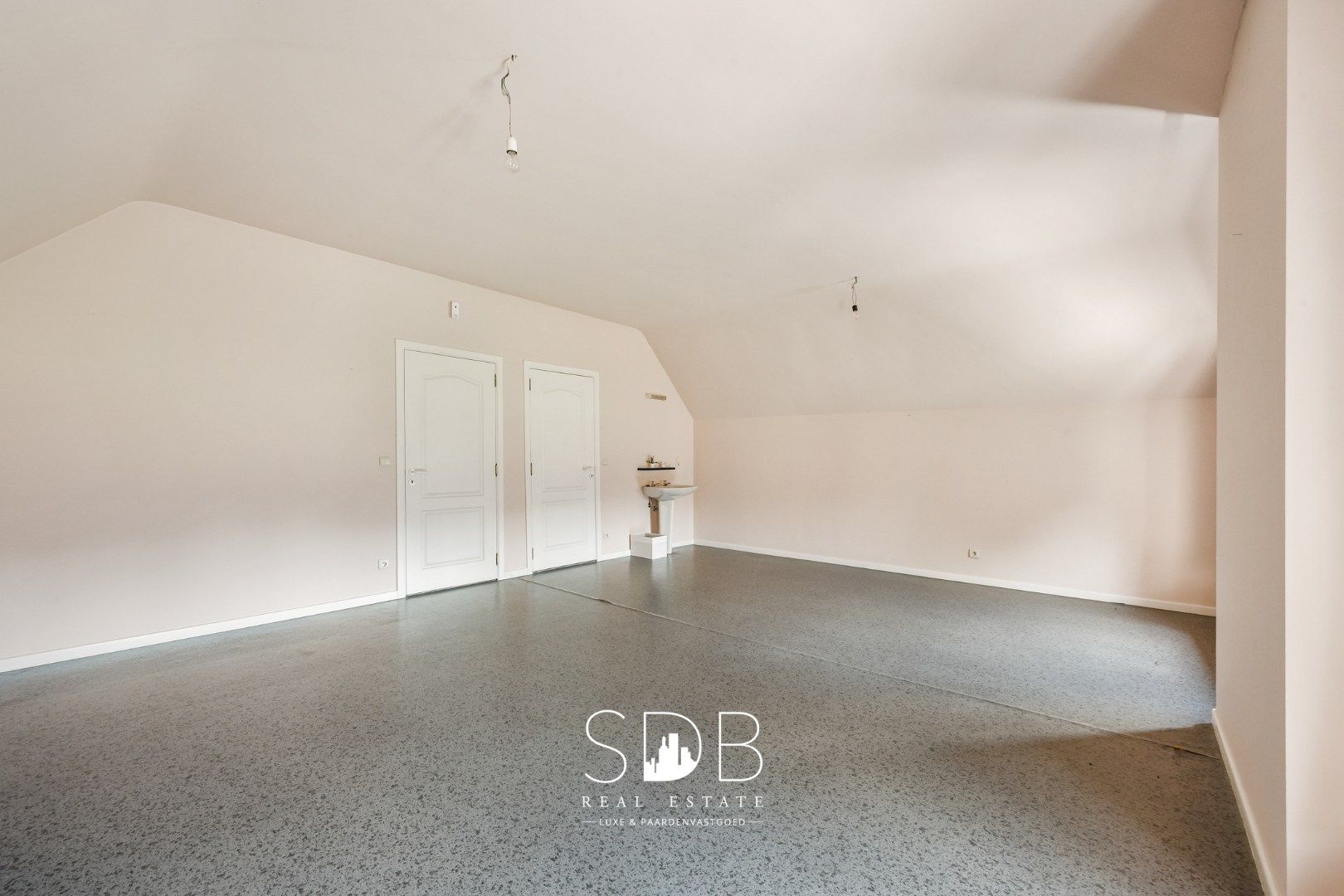 Hedendaagse villa met gezinstuin en graslanden op 7.496m² foto 24