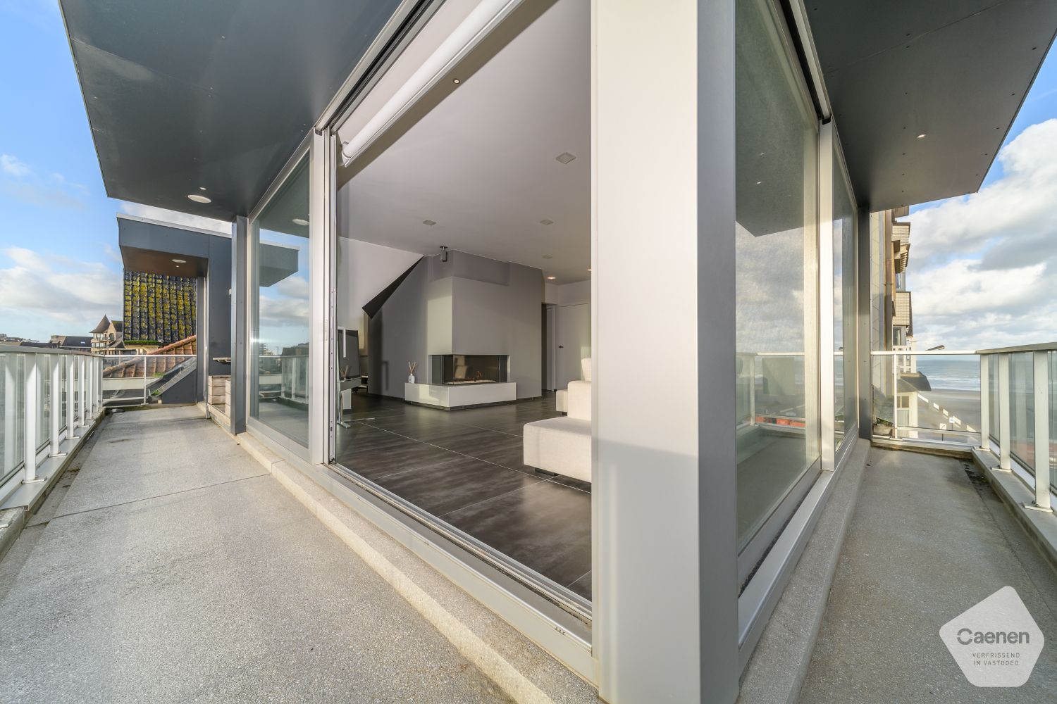 Luxueus instapklaar dakappartement op toplocatie met open zicht en zeezicht foto 16