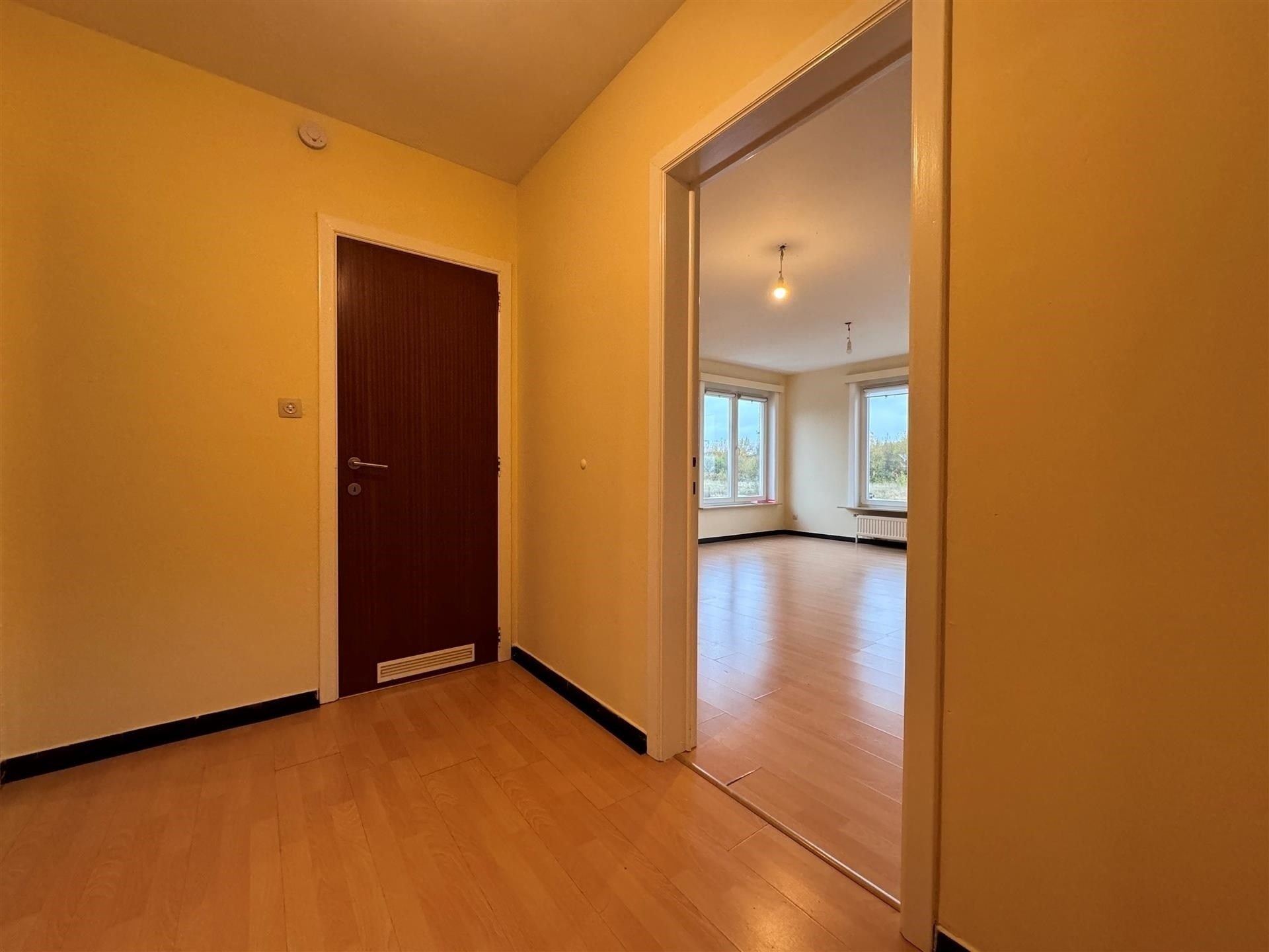 Gunstig gelegen 2 slaapkamer appartement. foto 2