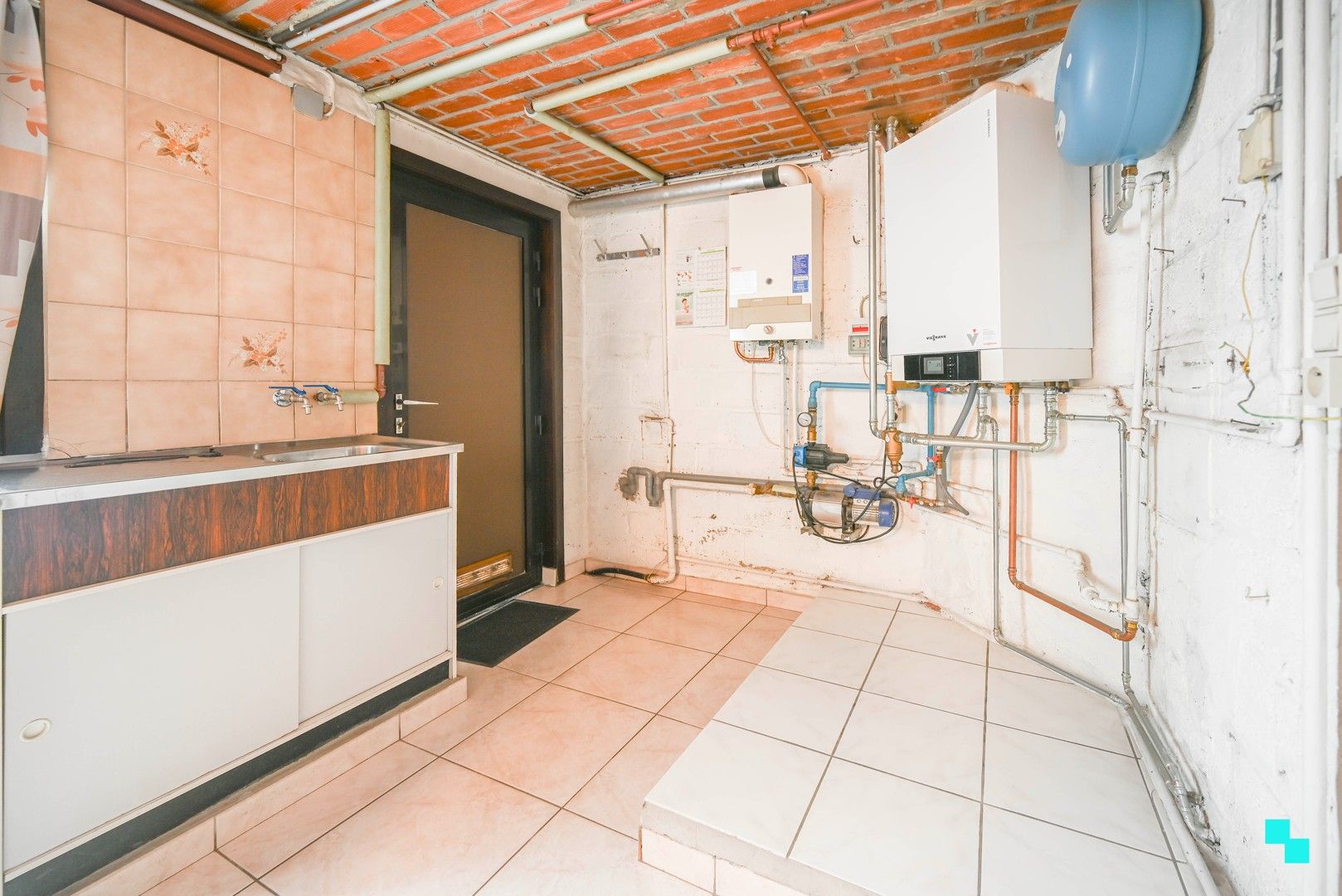 Ruime woning met garage in het centrum van Meulebeke foto 16