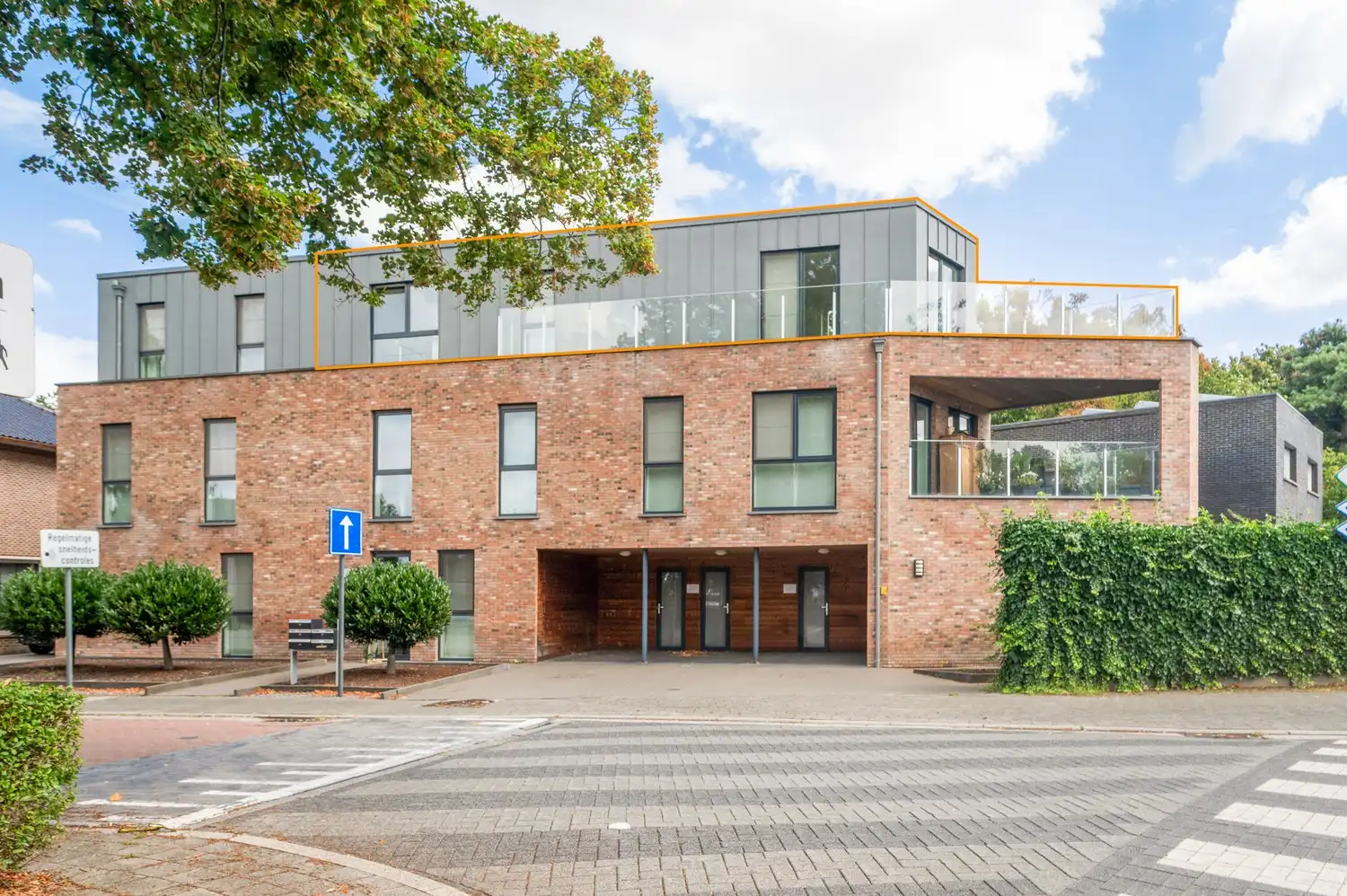 Prachtig appartement met 1 SLPKR te Herenthout foto {{pictureIndex}}