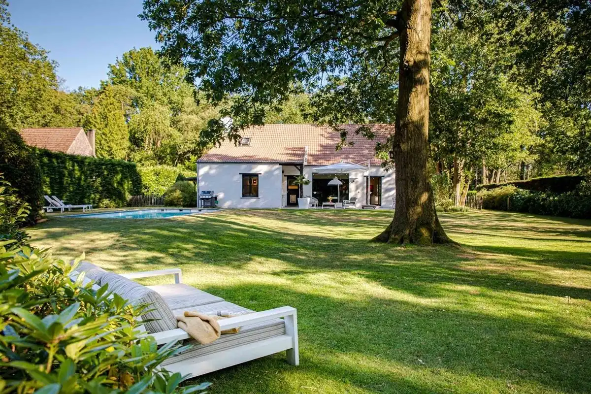 Stijlvol gerenoveerde villa op een uitzonderlijk groen perceel in Kapellenbos foto 12