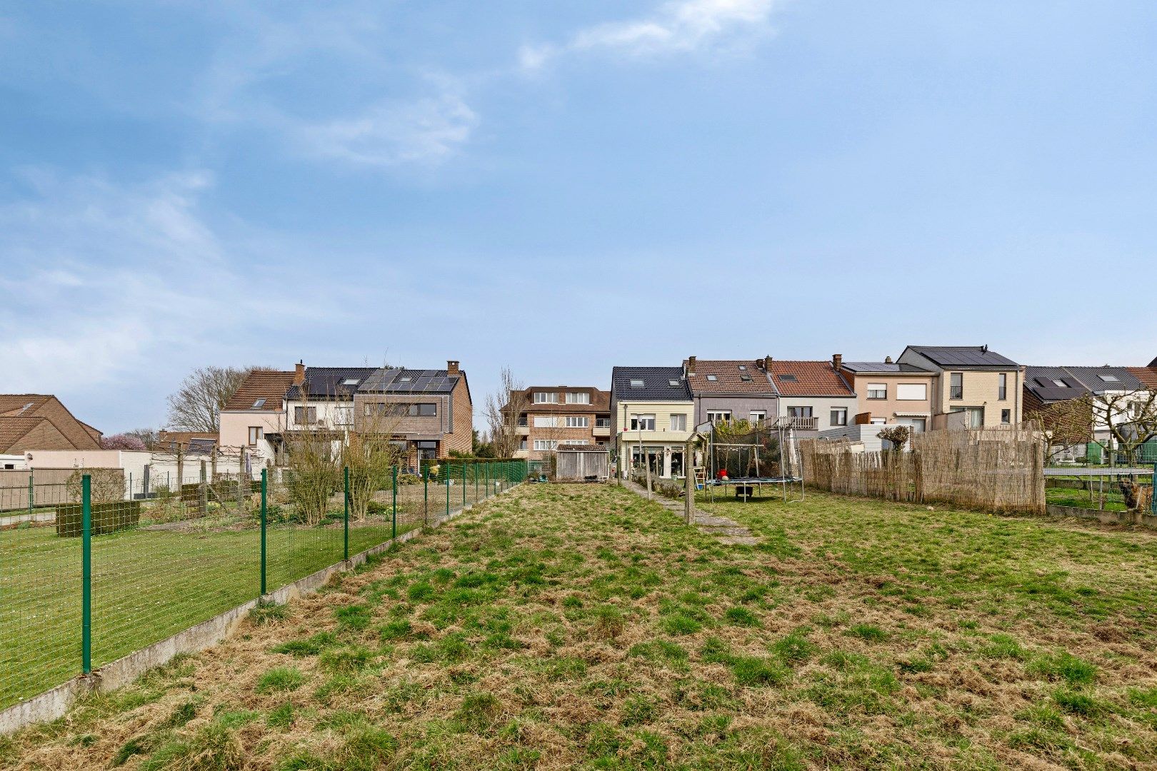 Bouwgrond (3a 89ca) voor gesloten bebouwing foto {{pictureIndex}}