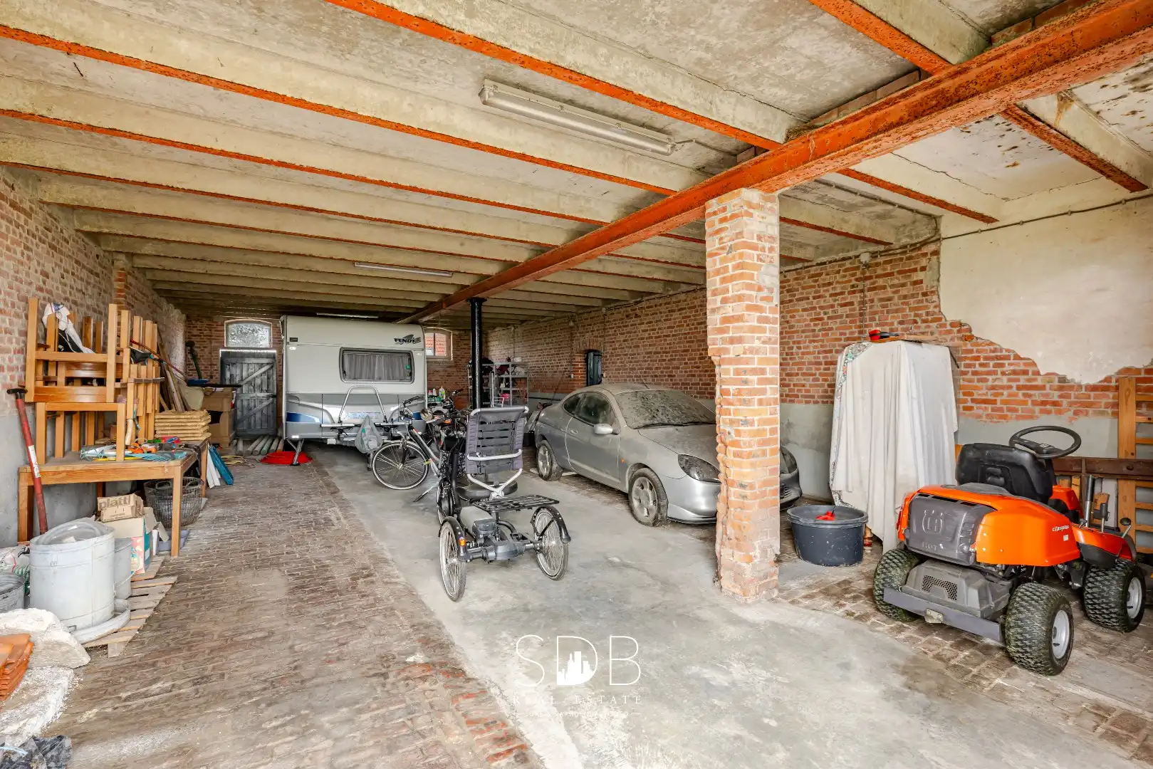 Landelijke woning met authentiek gastenhuis, stalgebouw, graslanden en buitenpiste op 20.285m² foto 33