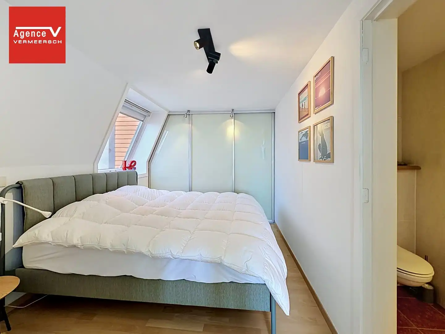 Stijlvol appartement met panoramisch verzicht op het hinterland.  foto 11
