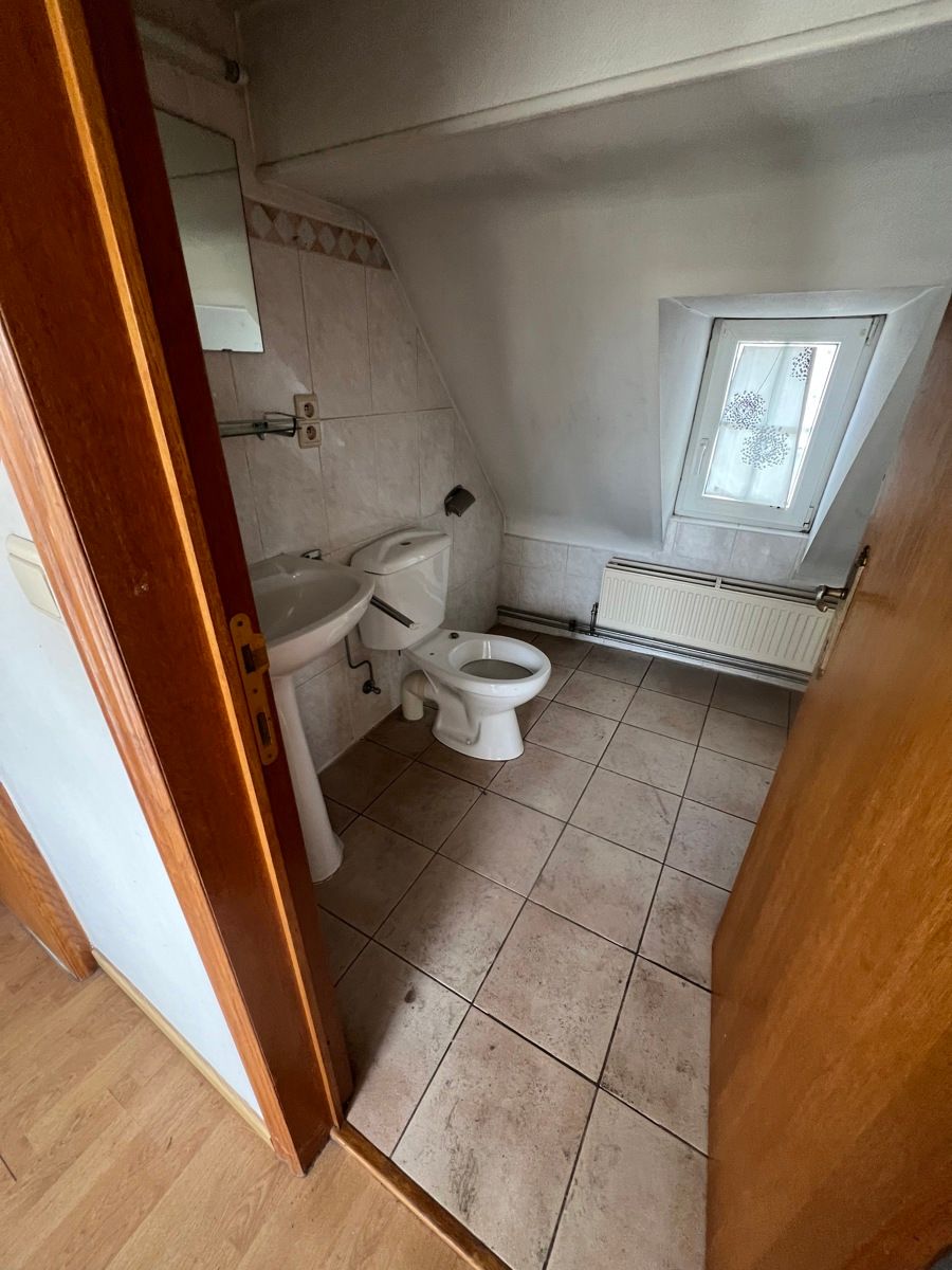 Opbrengsteigendom: Handelsgelijkvloers + 2 appartementen te koop te Bouge. foto 12