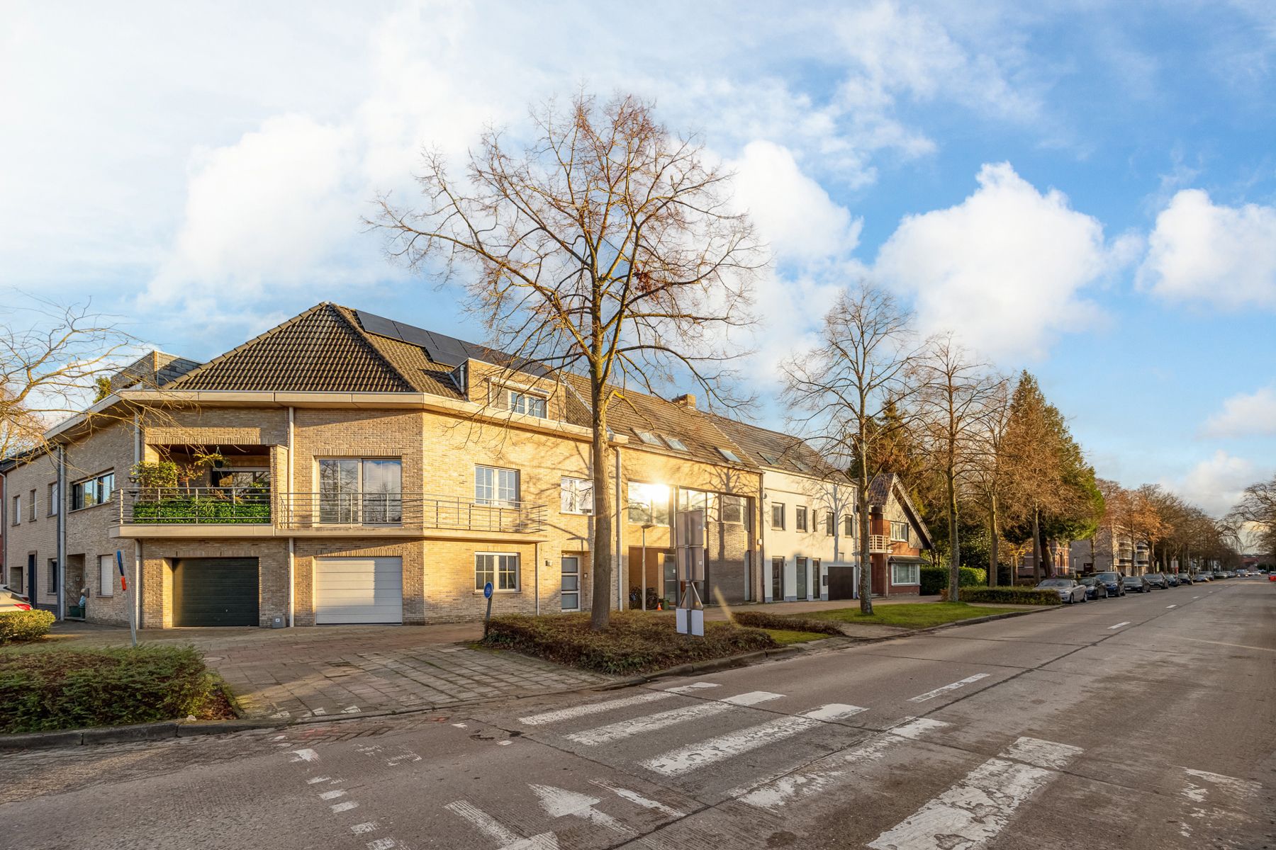 Goed gelegen vernieuwde PRAKTIJK-woning met 3 slpk en garage foto 23