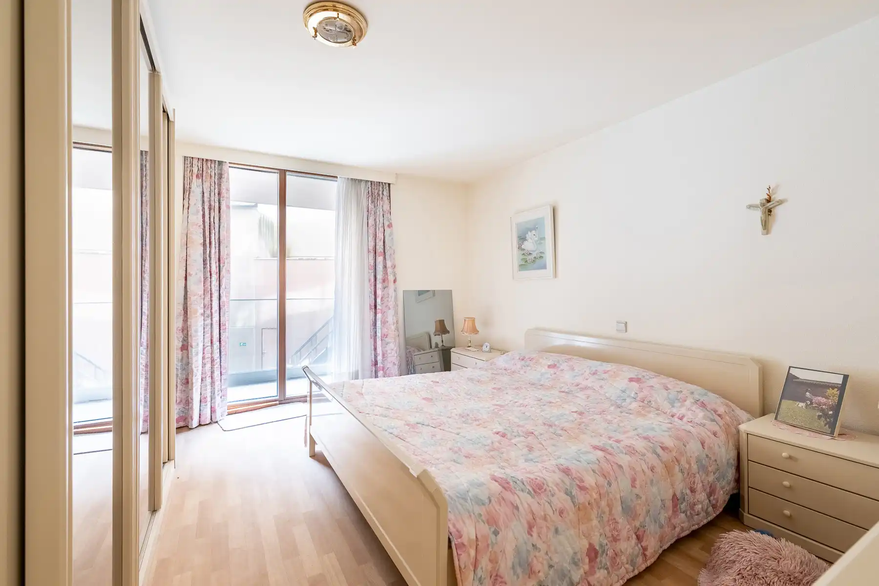 Gemeubeld appartement met frontaal zeezicht aan het Vanbunnenplein foto 21