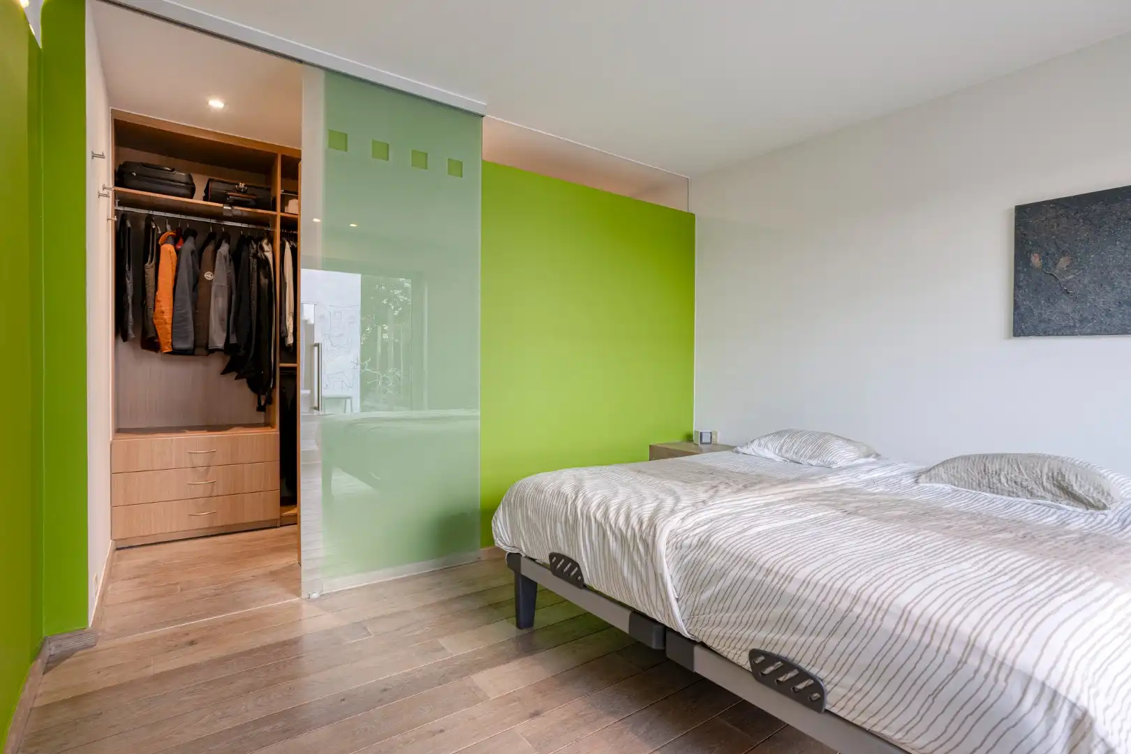 Gelijkvloerse architectenwoning met uitzonderlijke lichtinval op 742 m² foto 16