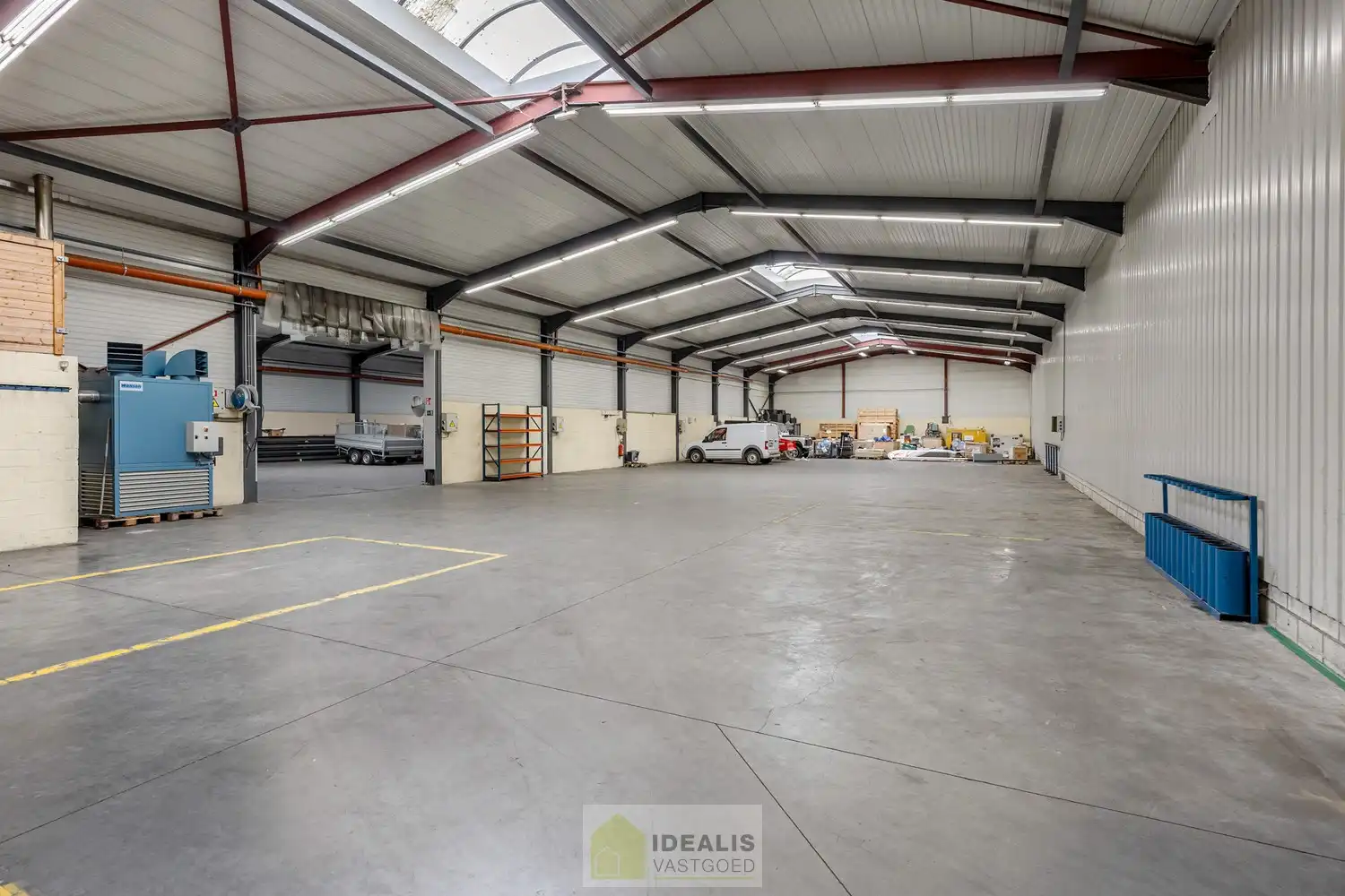 IDEALIS VASTGOED – Industrieel bedrijfsgebouw van maar liefst +-5000m² bruikbare oppervlakte, bestaande uit bedrijfshallen, kantoor- en vergaderruimtes en een appartement met een centrale ligging op industrieterrein Genk Zuid op een perceel van 10.326m² (1,03 hectare). foto 28