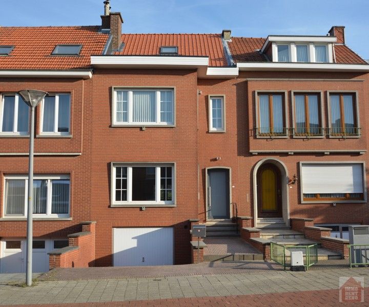 Bel-Etage met 3 slaapkamers, 2 badkamers, garage en grote tuin foto 1