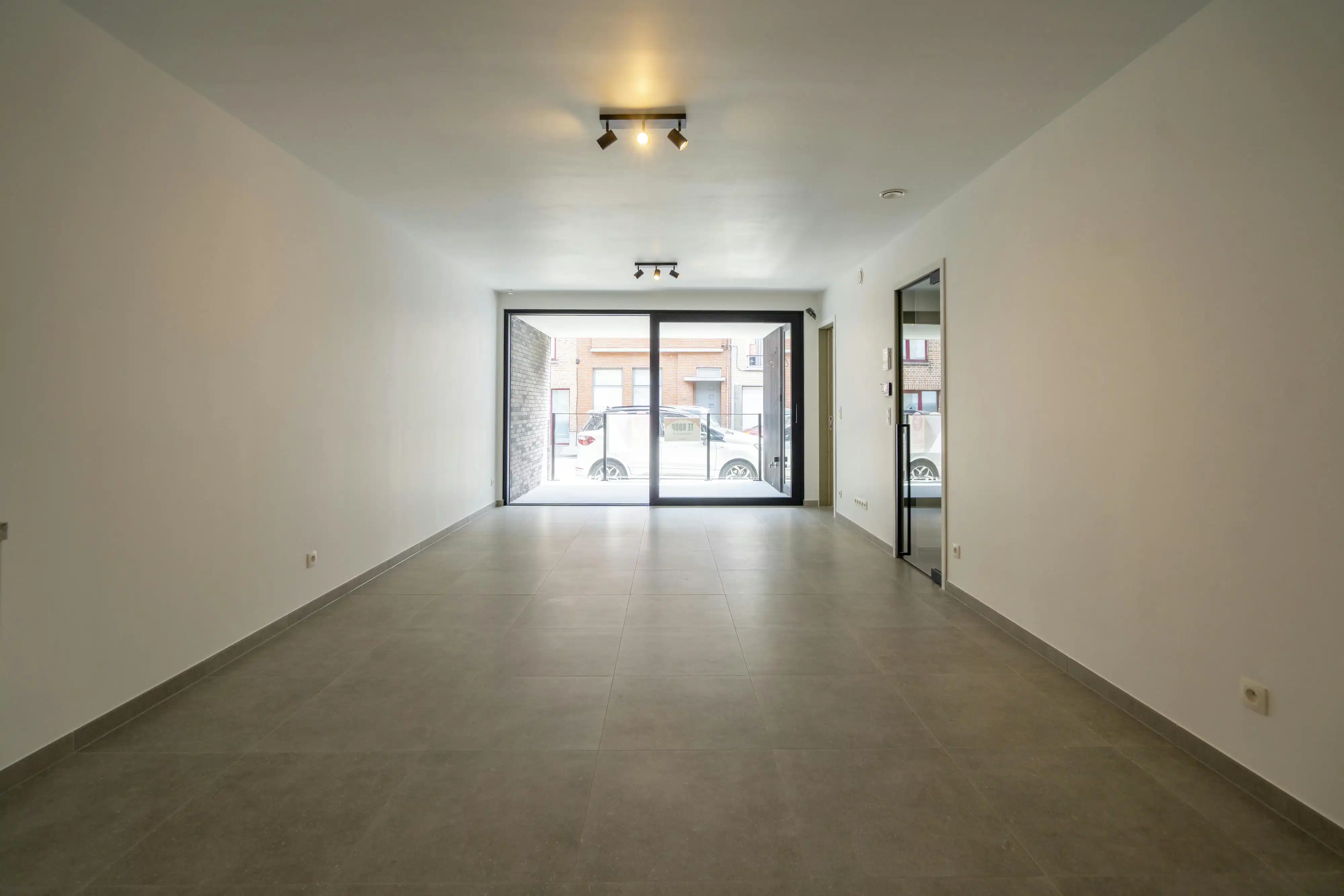 Nieuw en energiezuinig 2-slaapkamerappartement te koop te Wevelgem foto 2