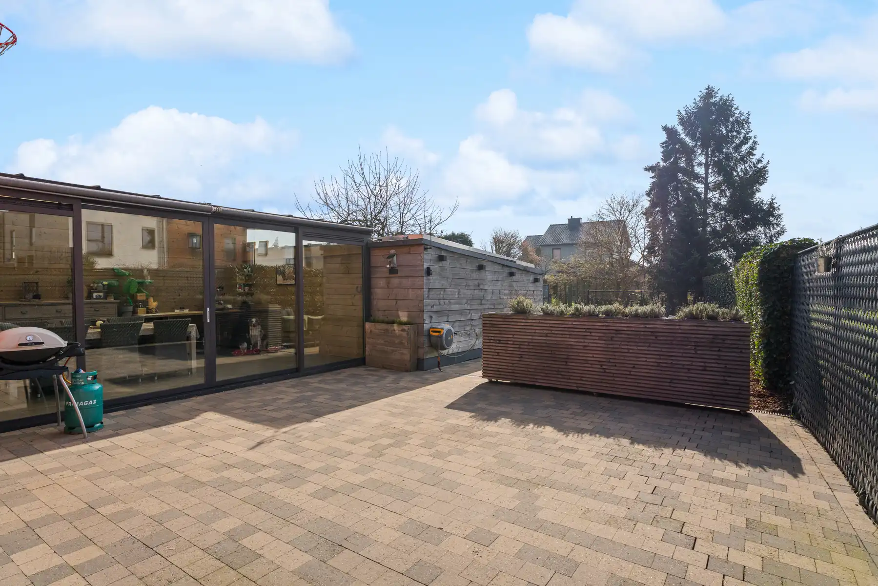 Instapklare halfopen bebouwing met zonnige tuin nabij centrum Lokeren foto 12