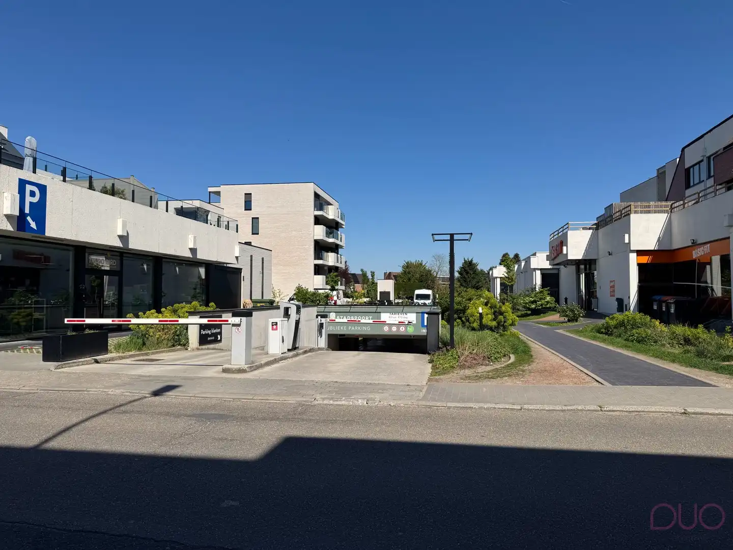 Ruime ondergrondse autostaanplaats met mogelijkheid tot laadpaal in residentie De Stadspoort. foto 3