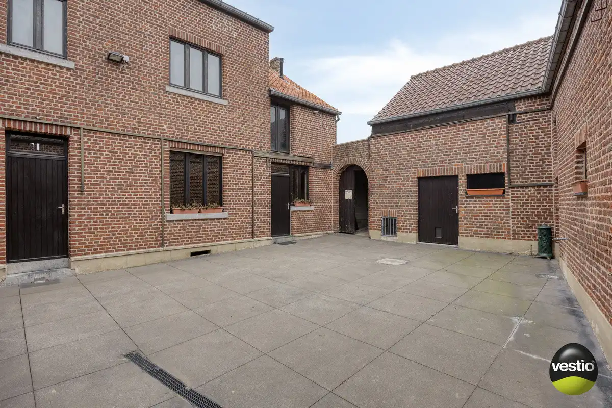 VIERKANTSHOEVE MET 4 BIJHORENDE VARKENSSTALLEN TE SINT-HUIBRECHTS-HERN op 65A79CA. foto 23