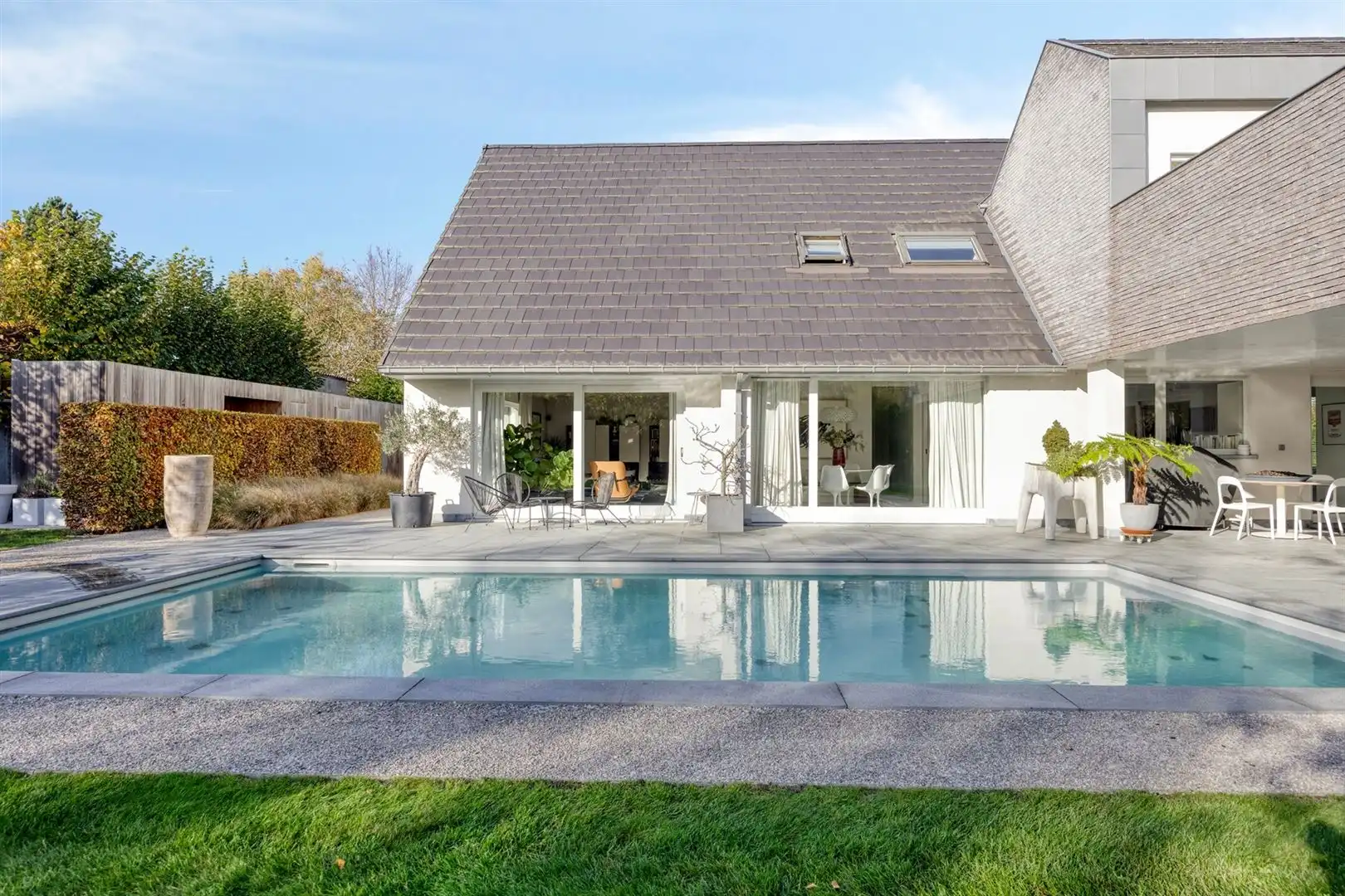 Rustig gelegen, luxueus afgewerkte villa met zwembad en 5 slaapkamers. foto 13