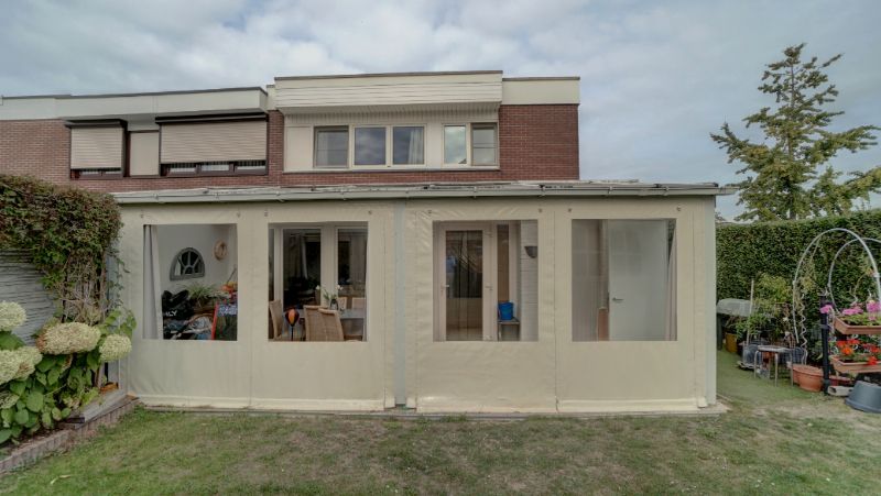 Vernieuwd woonhuis van 140m² met garage en tuin in half-open-bebouwing foto 15