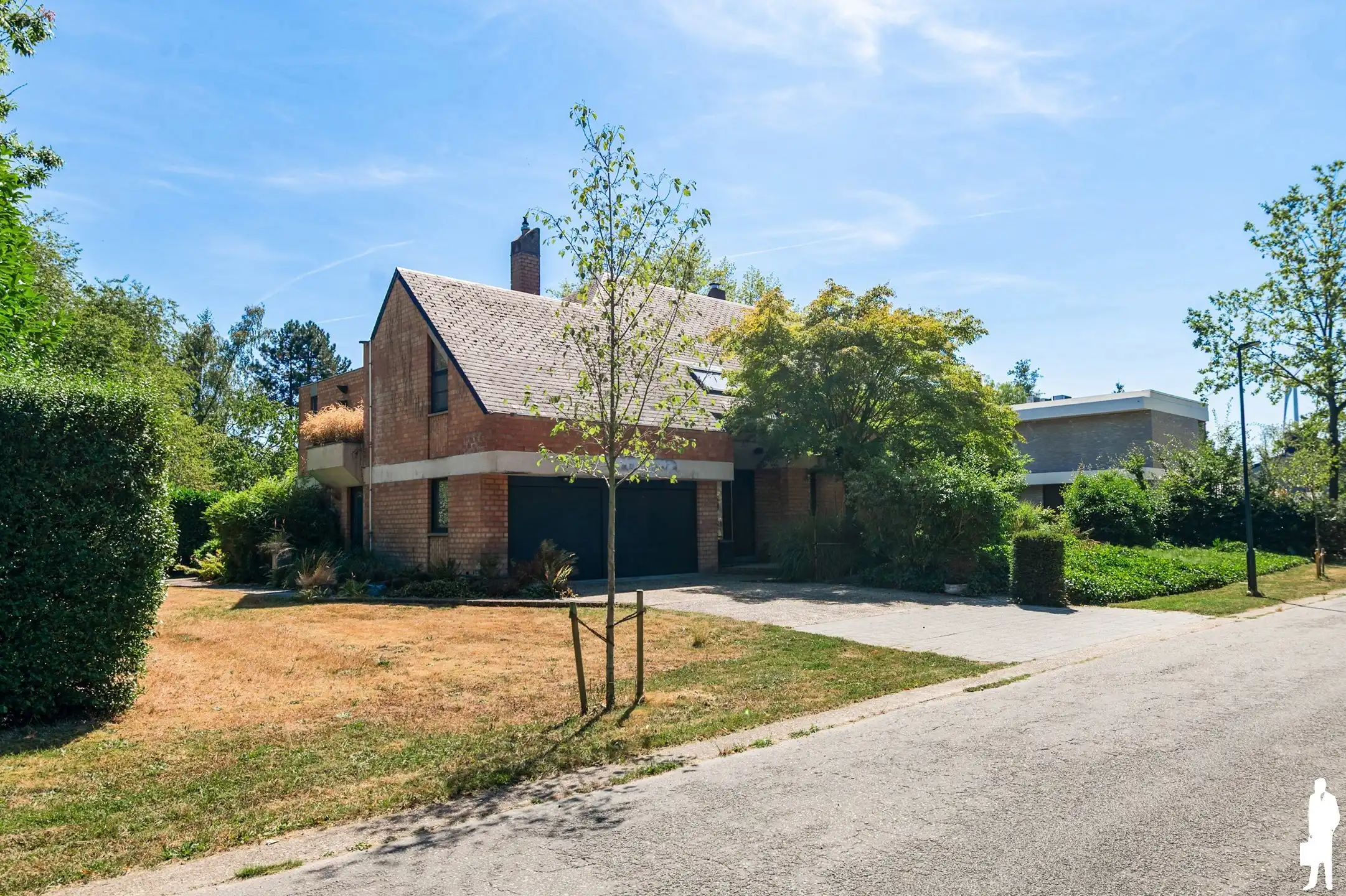 Welgelegen te renoveren villa met 5-7 slpks en 2 badks foto {{pictureIndex}}