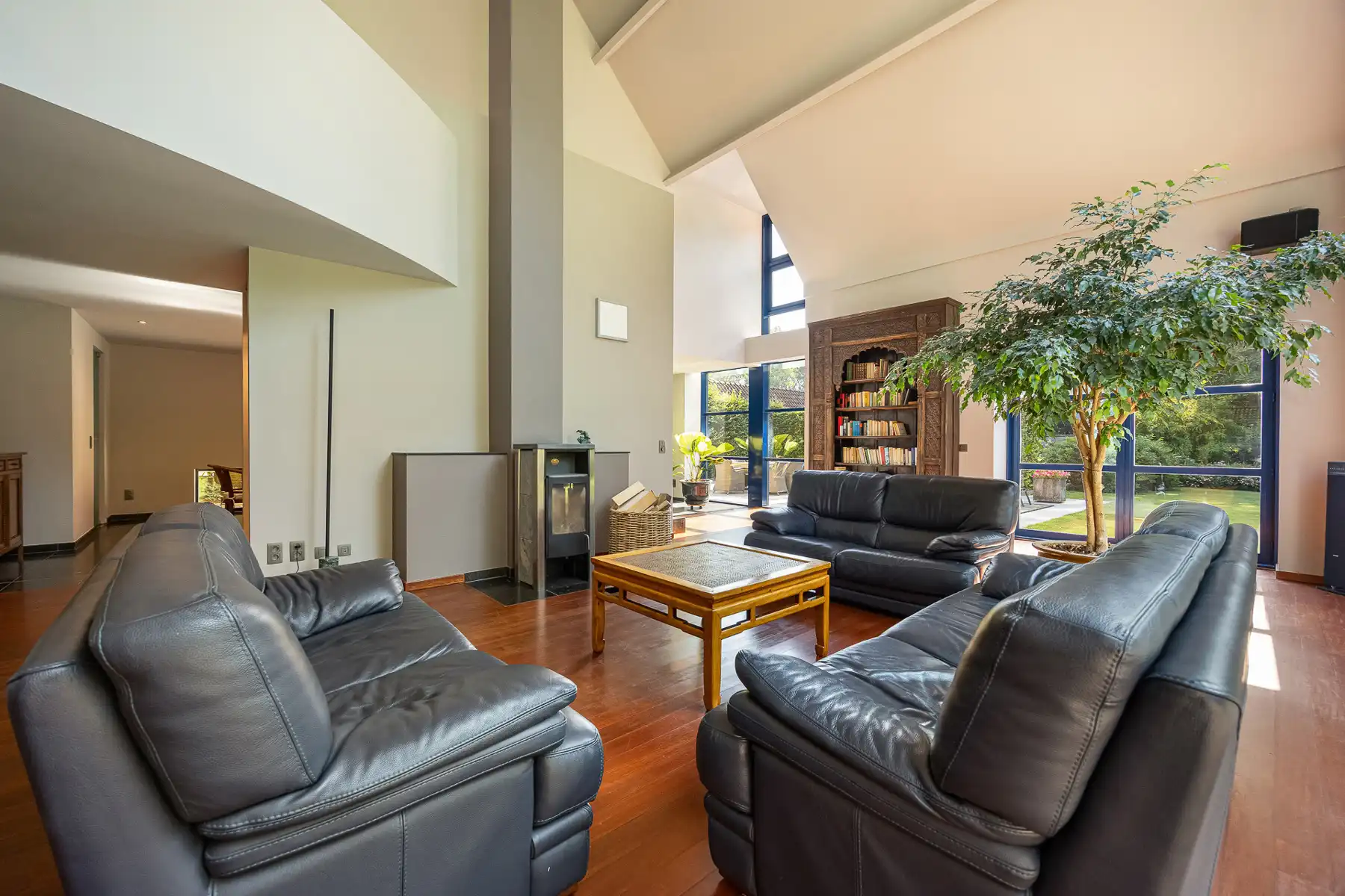 Ruime villa op 2.715 m² in een rustige en groene omgeving foto 8
