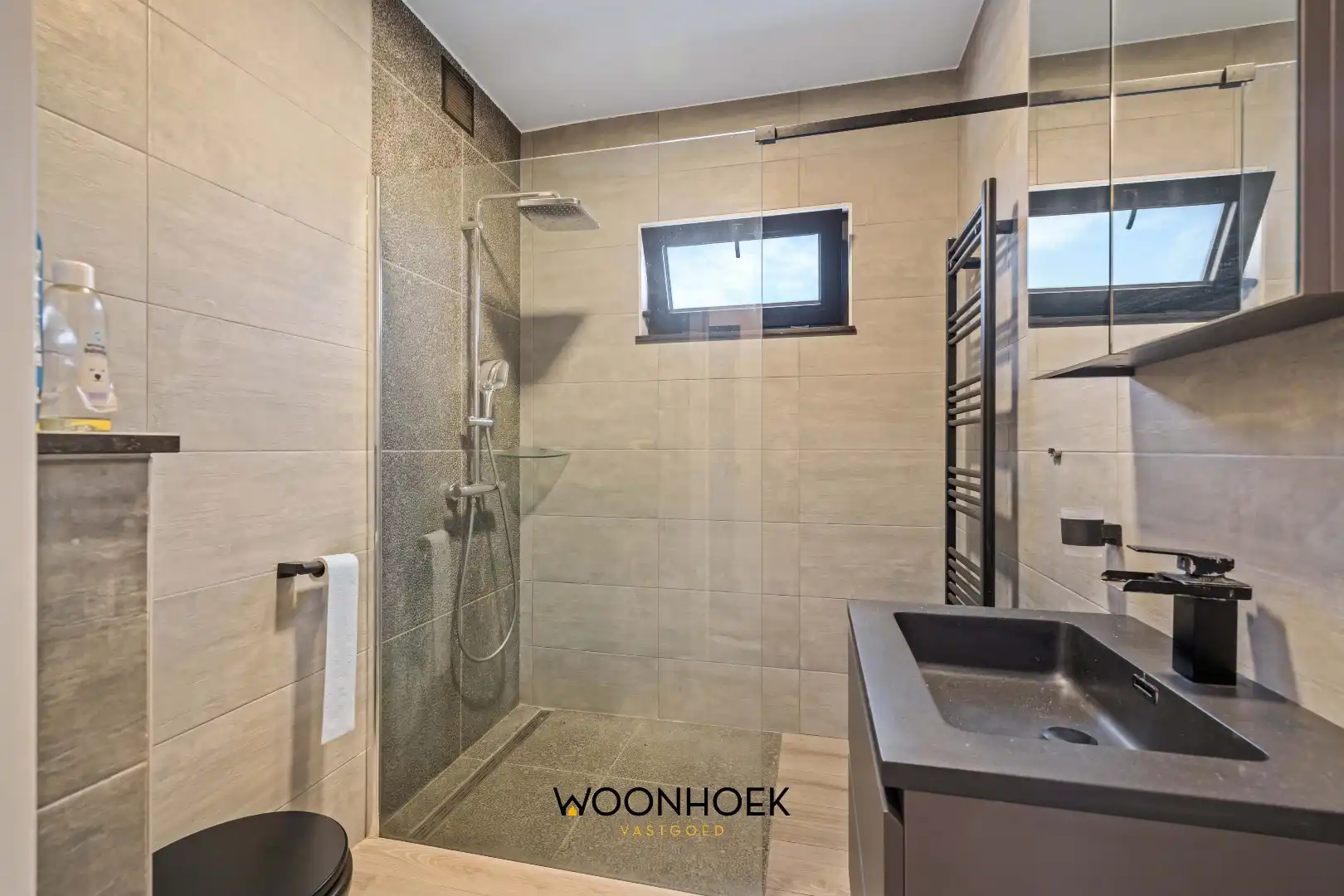 Stategisch gelegen 2-slpk appartement in centrum foto 9