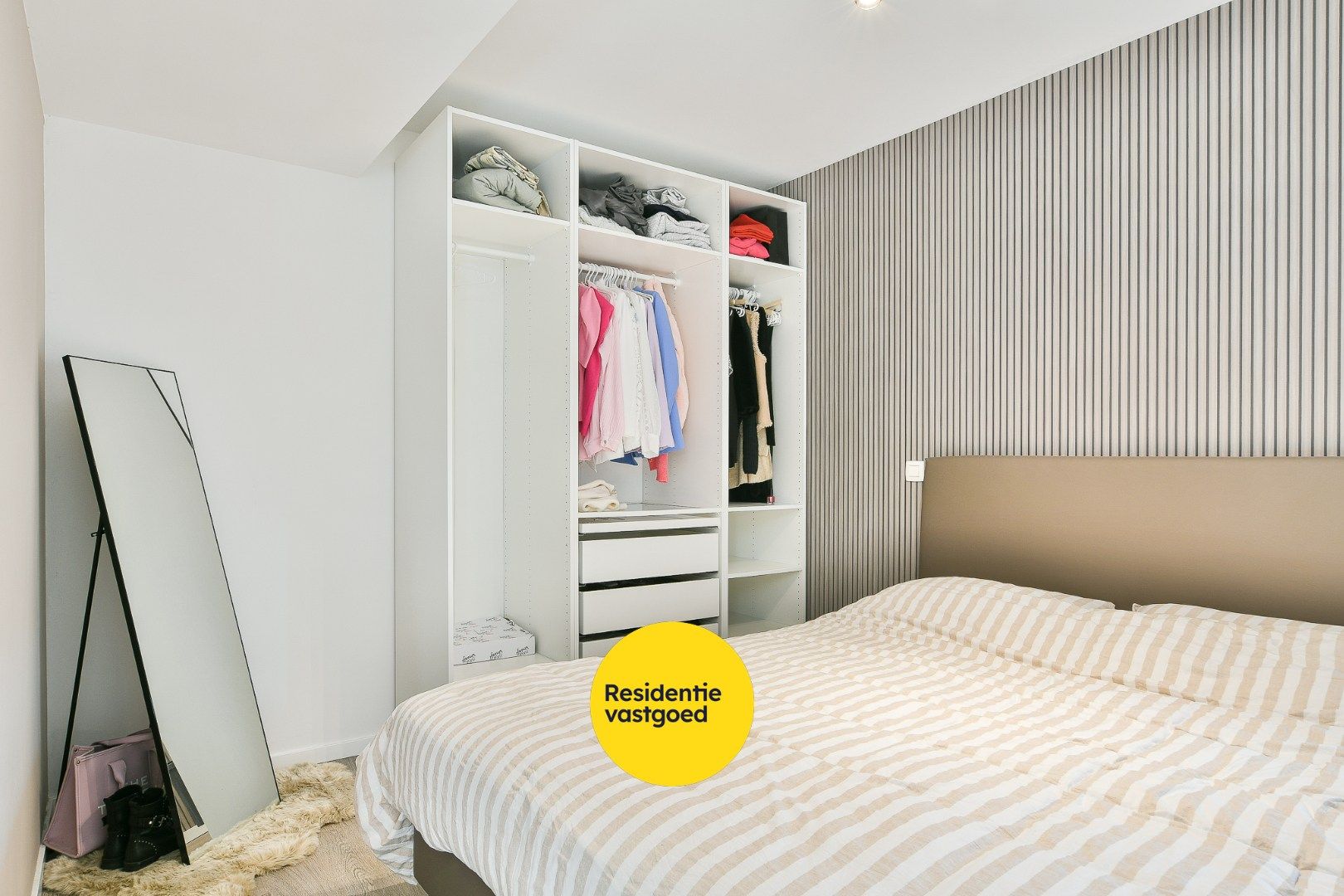 Uniek appartement inclusief carport met grote berging gelegen in een oude graanmolen foto 9