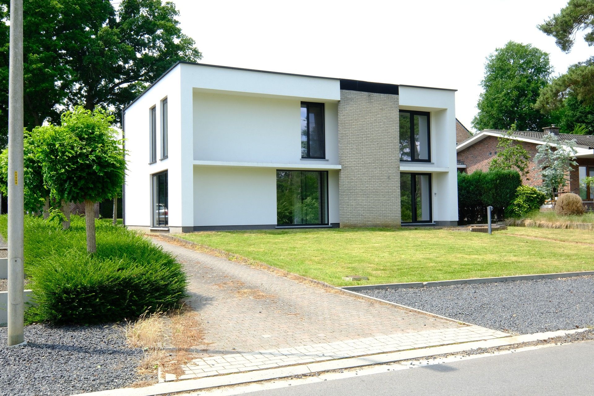 Rustig gelegen ruime woning in Lummen foto 2
