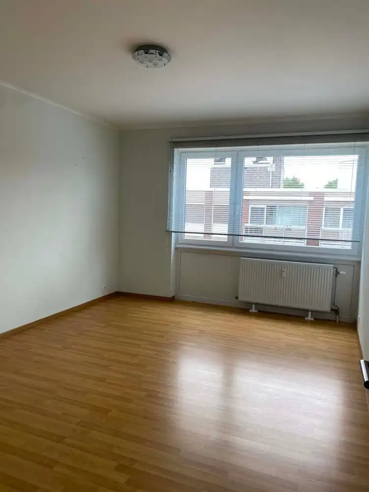Te Huur – Goedgelegen 2-slaapkamerappartement met terras en garagebox foto 3