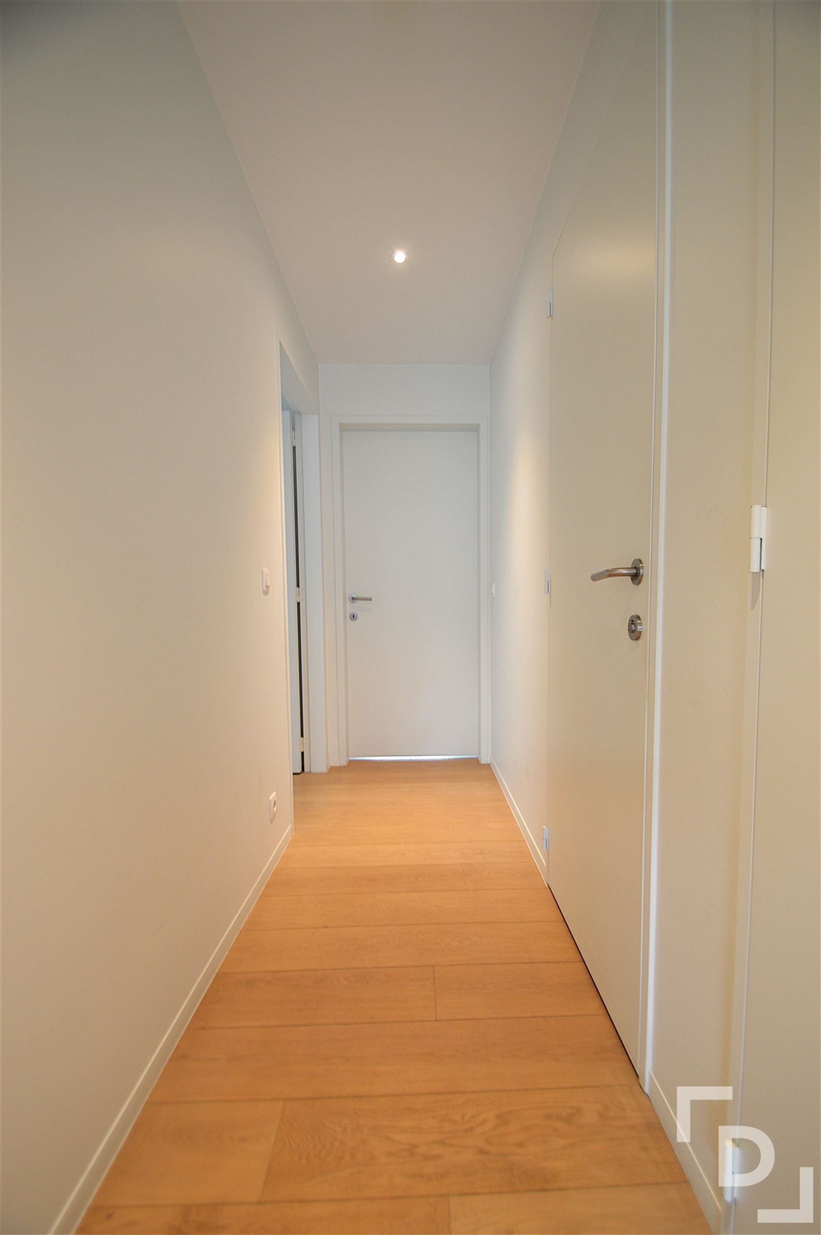 Ruim appartement op de Grote Markt in Poperinge. foto 10