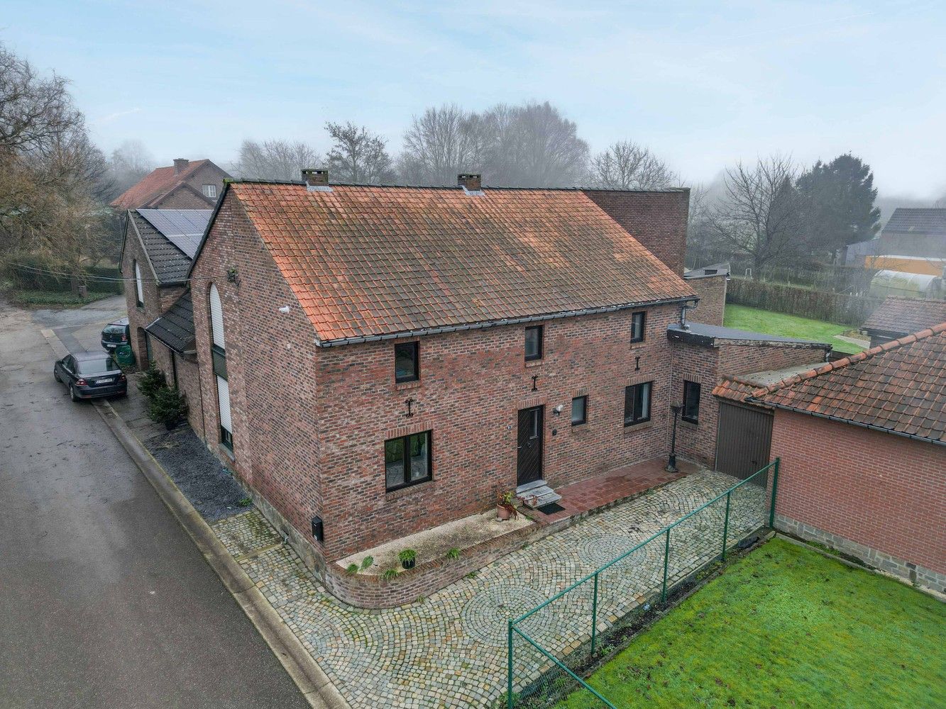 Hoofdfoto van de publicatie: Hoekwoning met twee slaapkamers en vrijstaande garage en terras