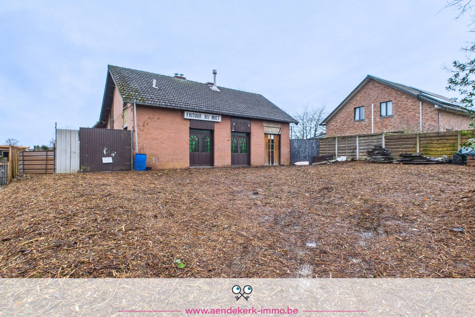 Hoofdfoto van de publicatie: Te renoveren woning met handelsruimte en bijgebouw in Kessenich