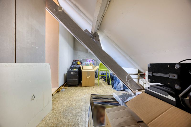 Karaktervolle woning met grote tuin en achteruitweg foto 30