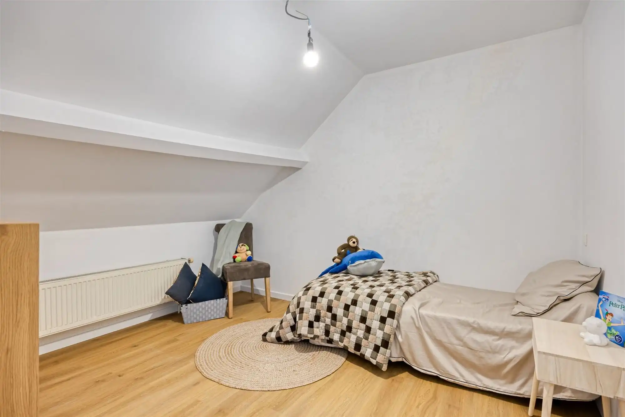 Volledig vernieuwde woning met 4 grote slaapkamers en tuin foto 30