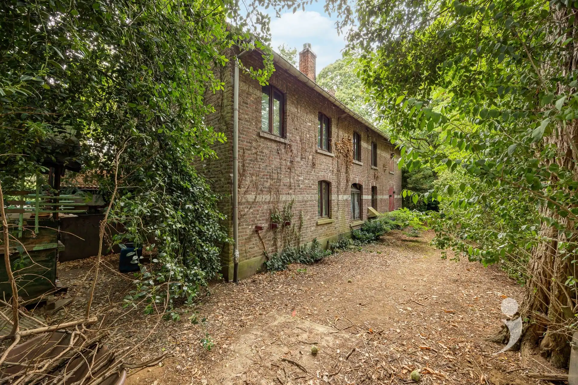 te renoveren woning op een uniek domein  foto 9