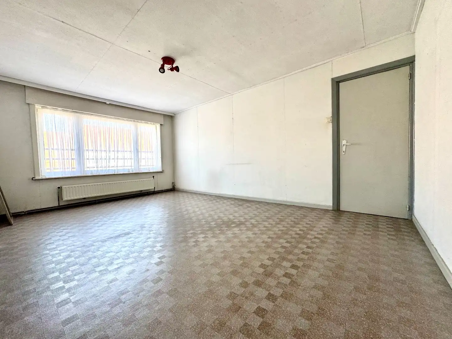 TE RENOVEREN WONING MET 3 SLPKS, GARAGE EN TERRAS foto 9