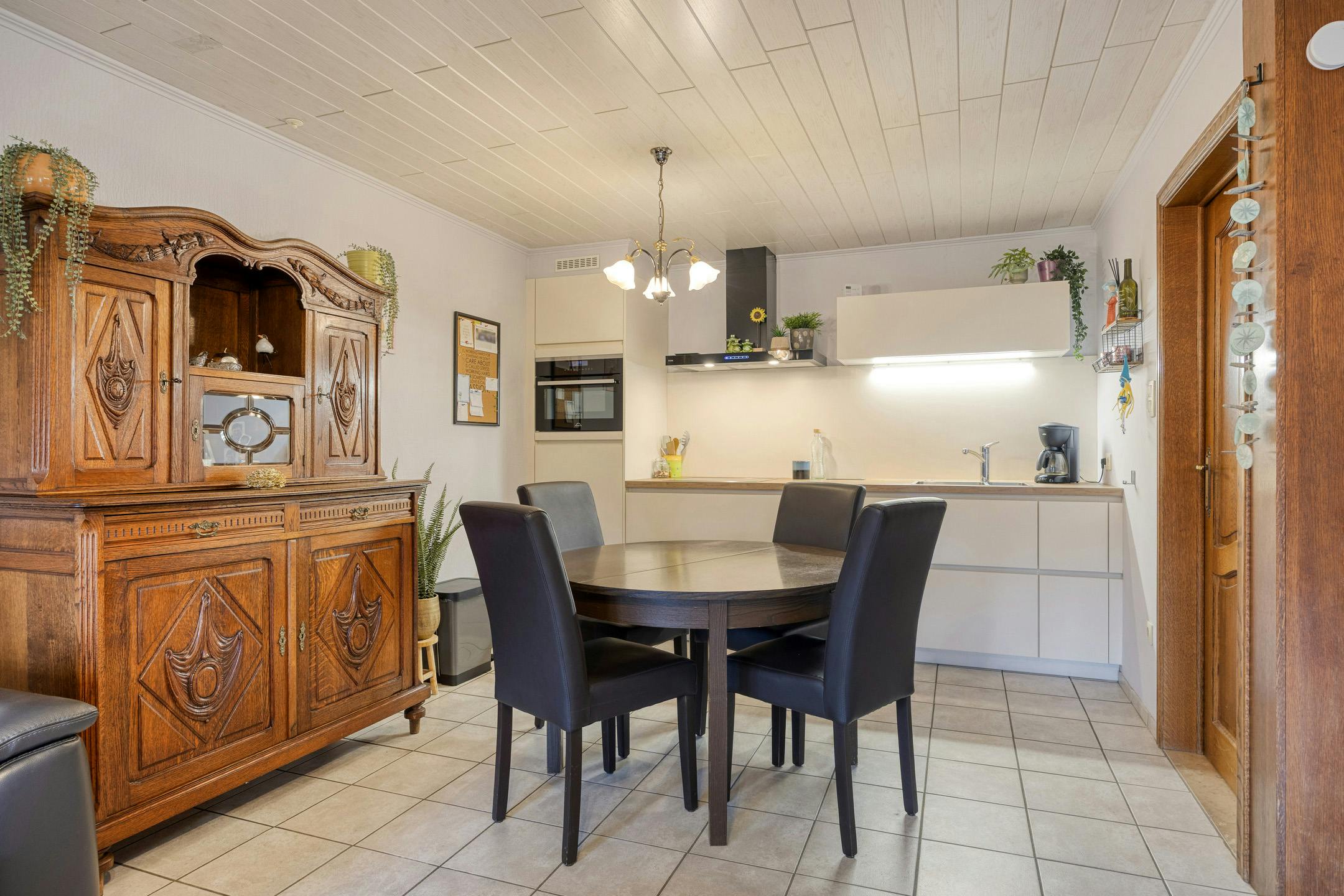 Gelijkvloerse, rolstoelvriendelijk huis te koop op rustige locatie in Molenbeersel foto 5