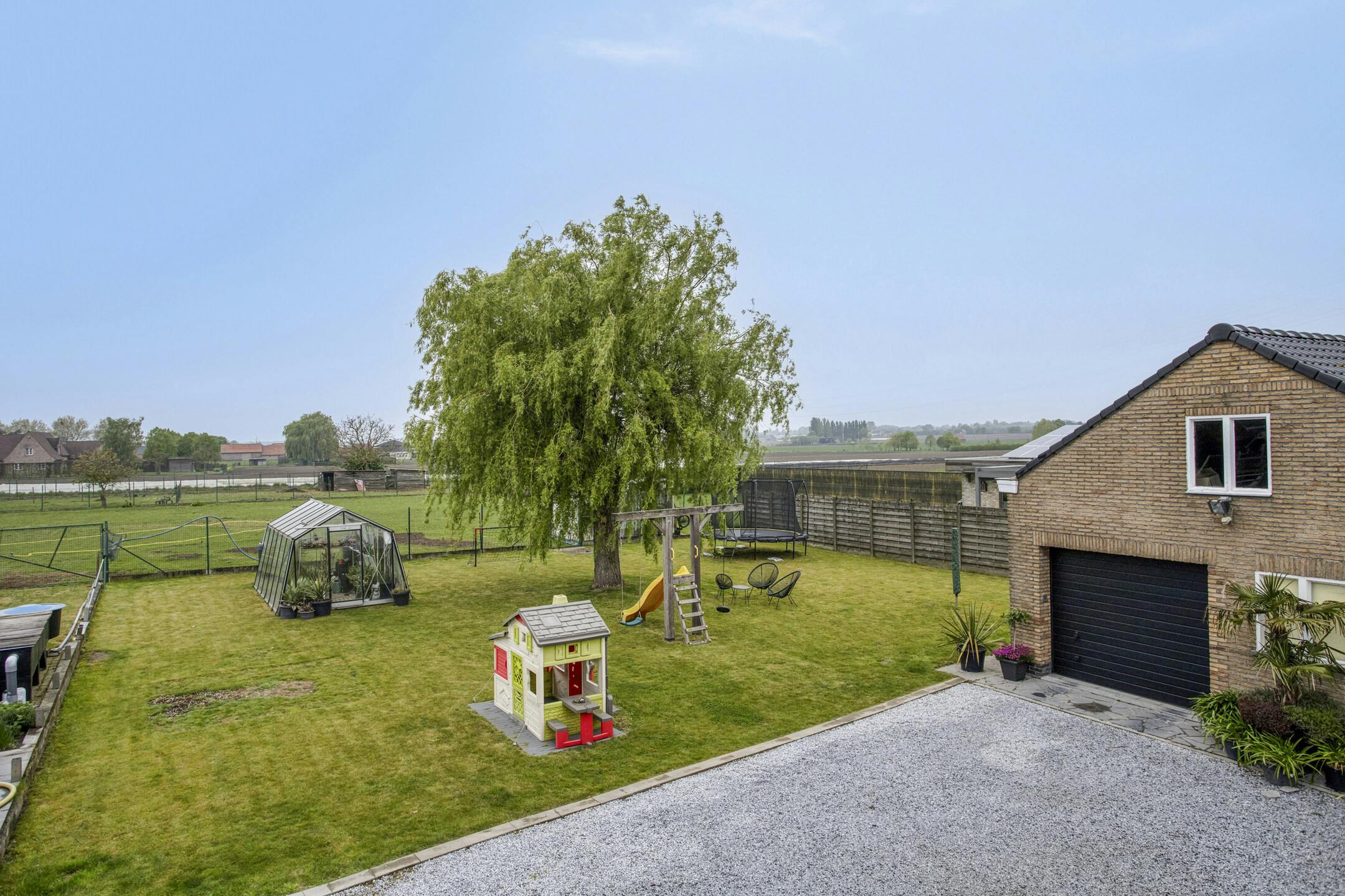 Te renoveren alleenstaand huis te koop op 1062 m² in Rumbeke foto 3