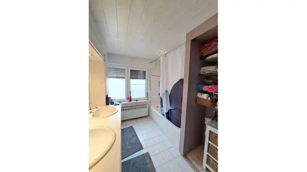 Ruime woning met garage te koop in Assebroek Brugge foto 10