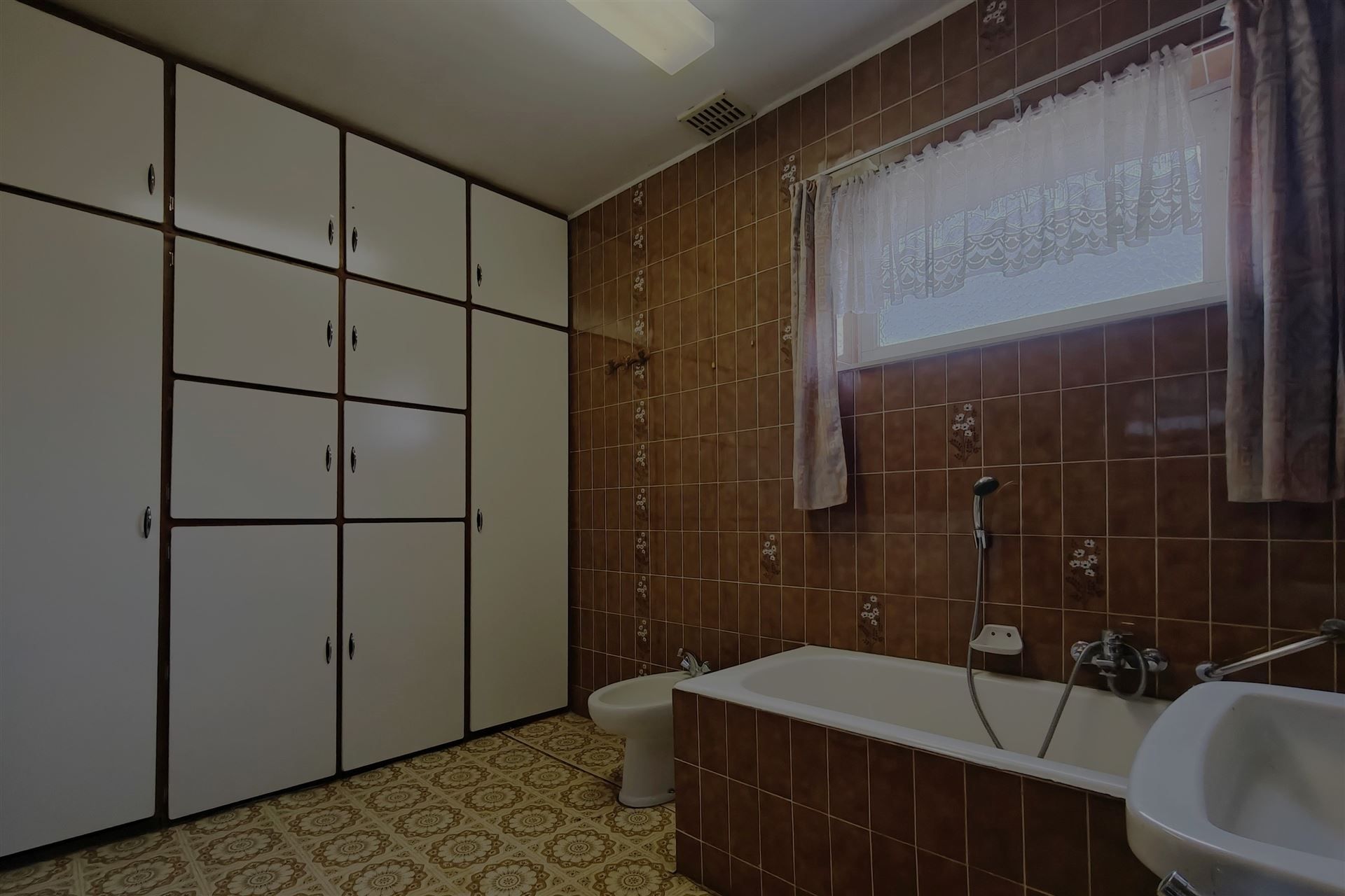 Goed onderhouden woning met 3 slpk. en 2 ingangen in Mopertingen foto 14