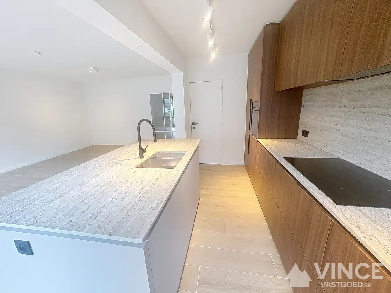 Volledig vernieuwd appartement met 3 slaapkamers foto 3