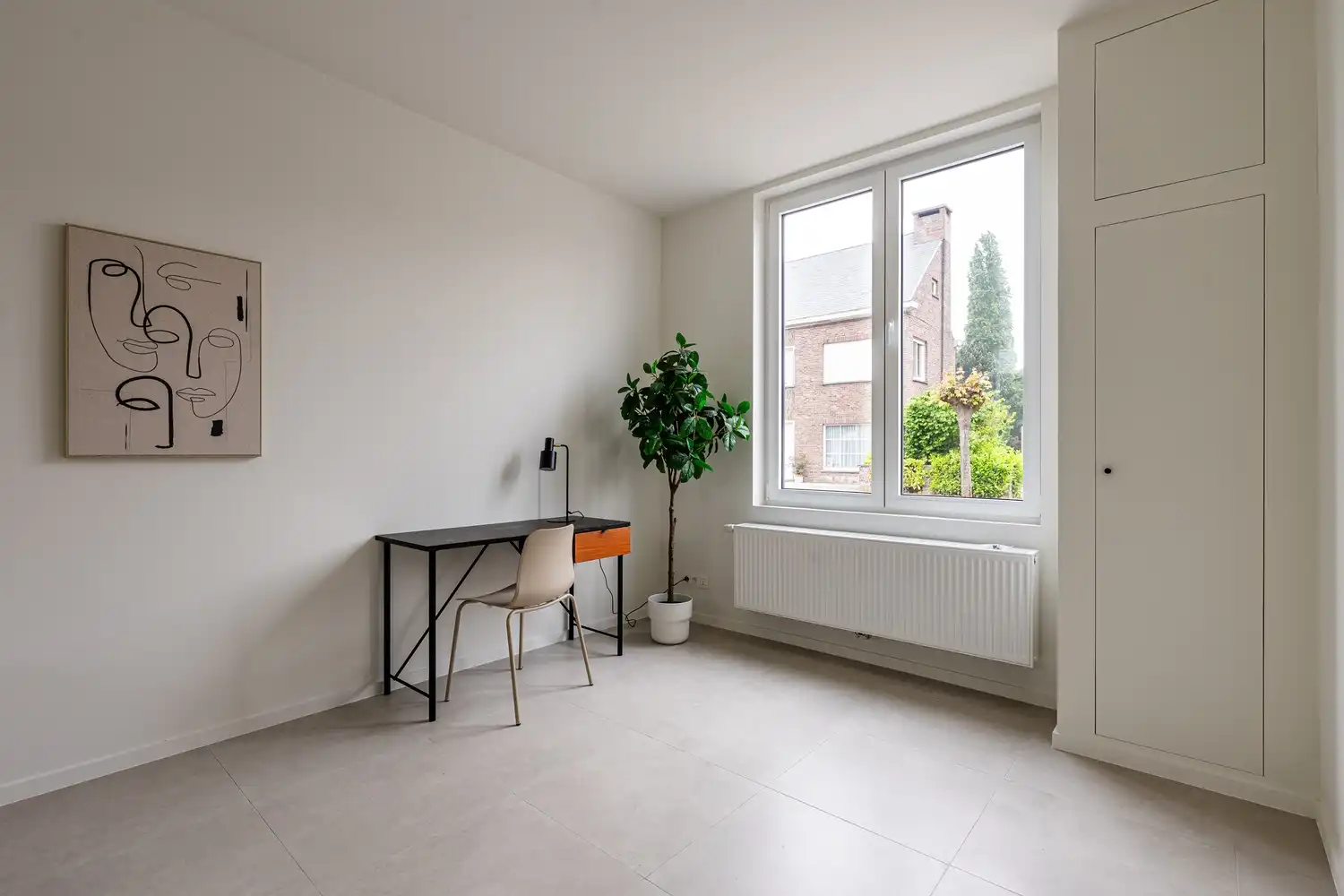 Stijlvol gerenoveerde woning met tuin en parkeerplaats foto 3